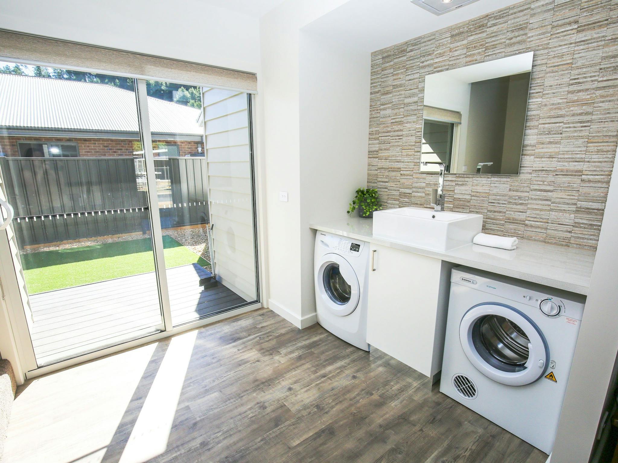 Pet friendly accommodation in Bright