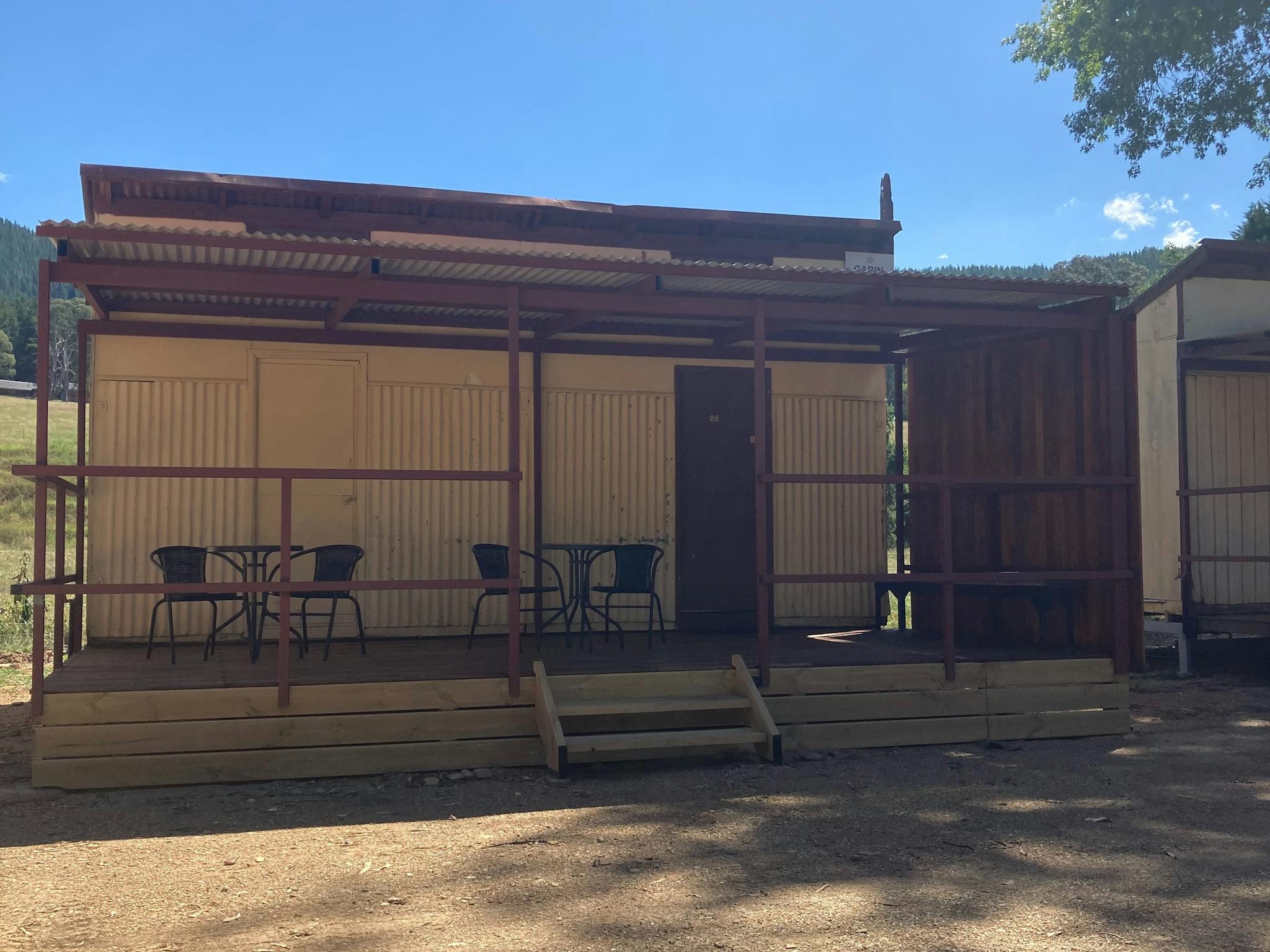 Bright Cabin and Caravan Park - Camp Crusty - Queen exterior