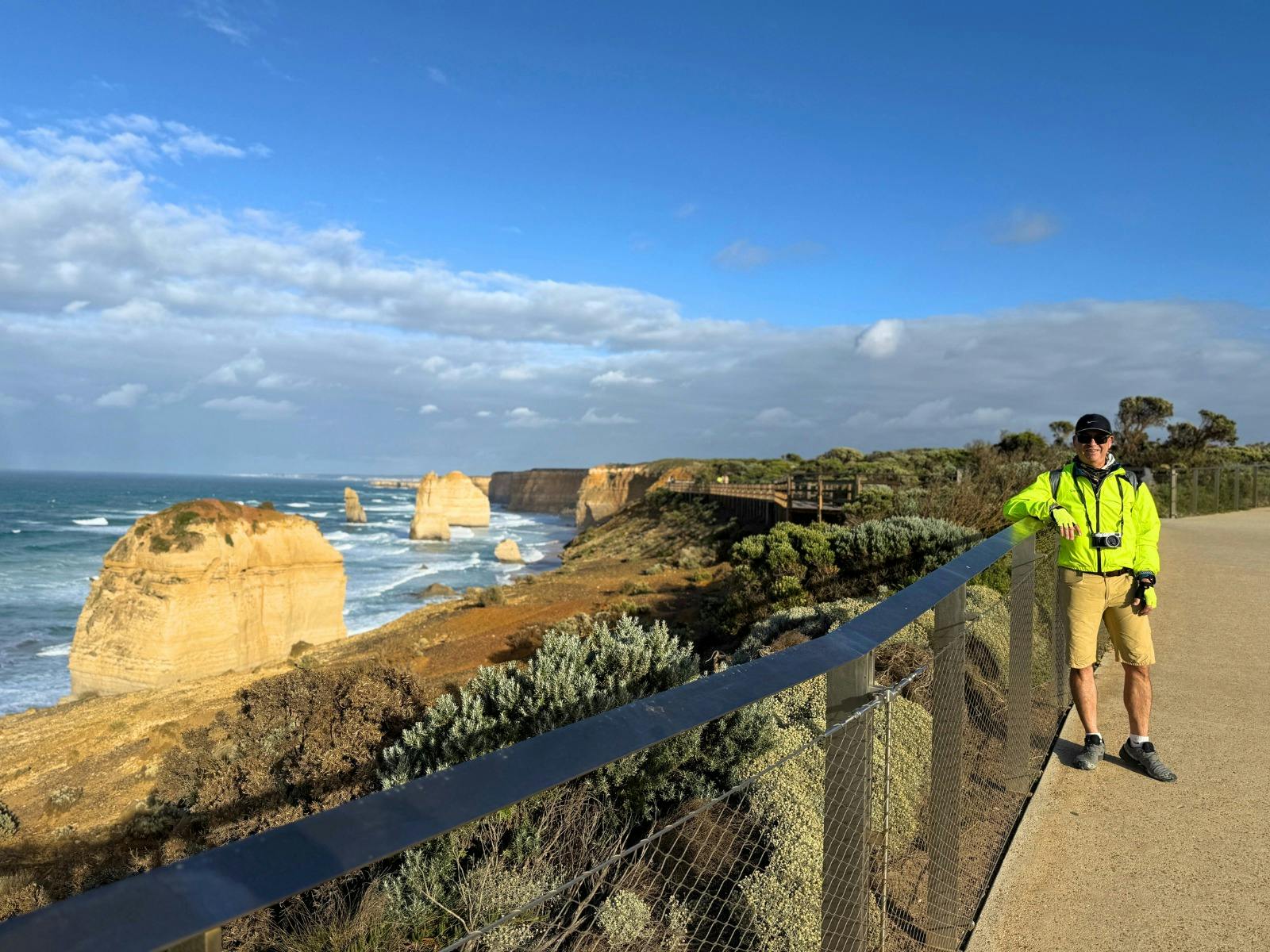 Man posing at the 12 Apostles Lookout