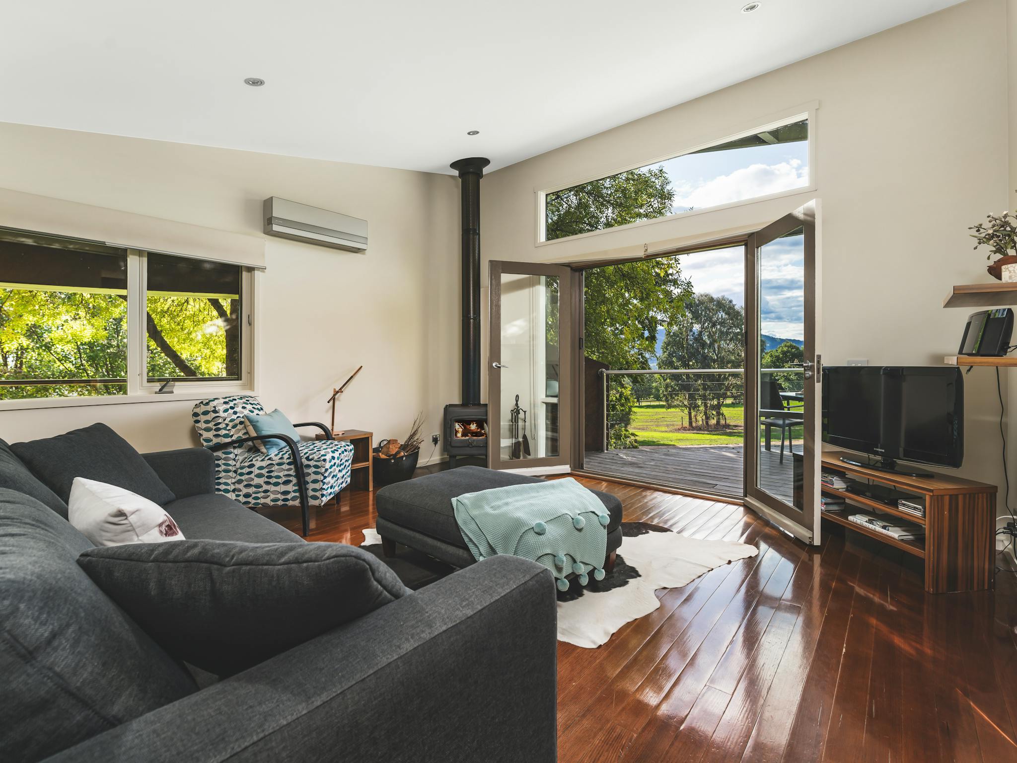 lounge area in studios 1-4