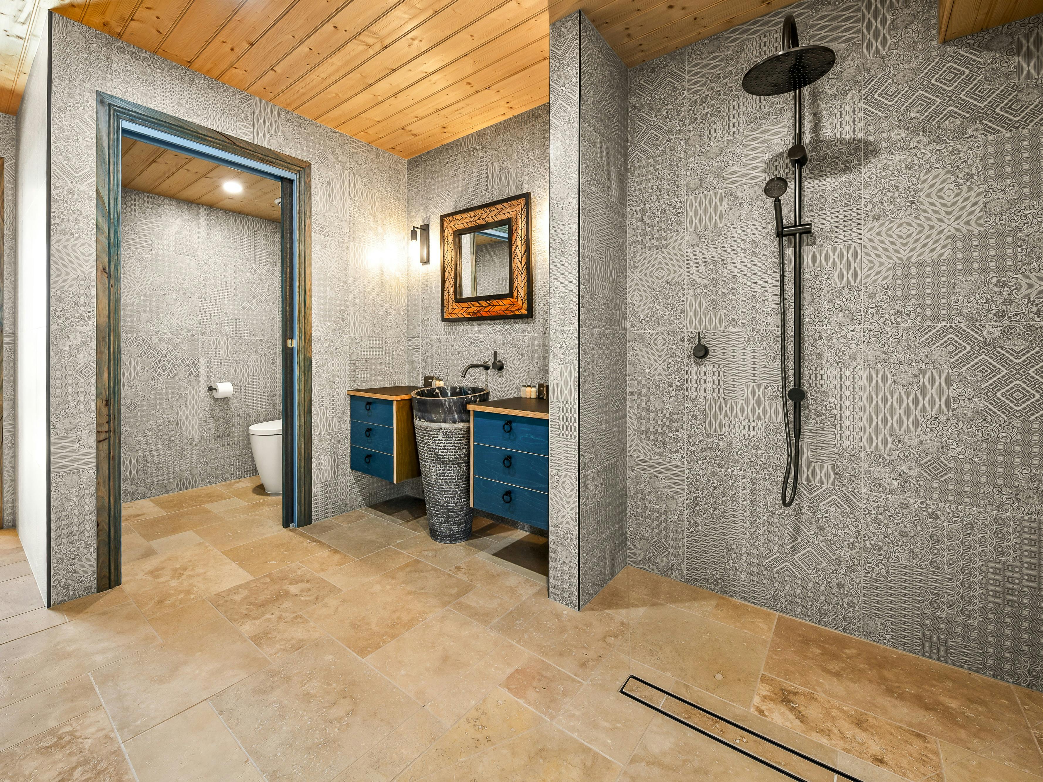 Snug 1 Bathroom view