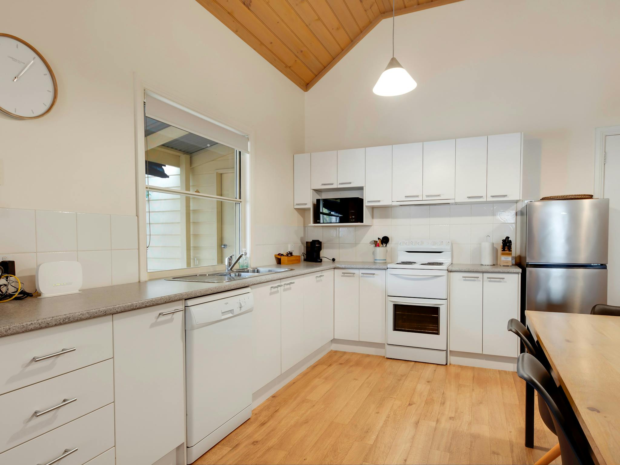 Kitchen with oven, stovetop, fridge, microwave and dishwasher