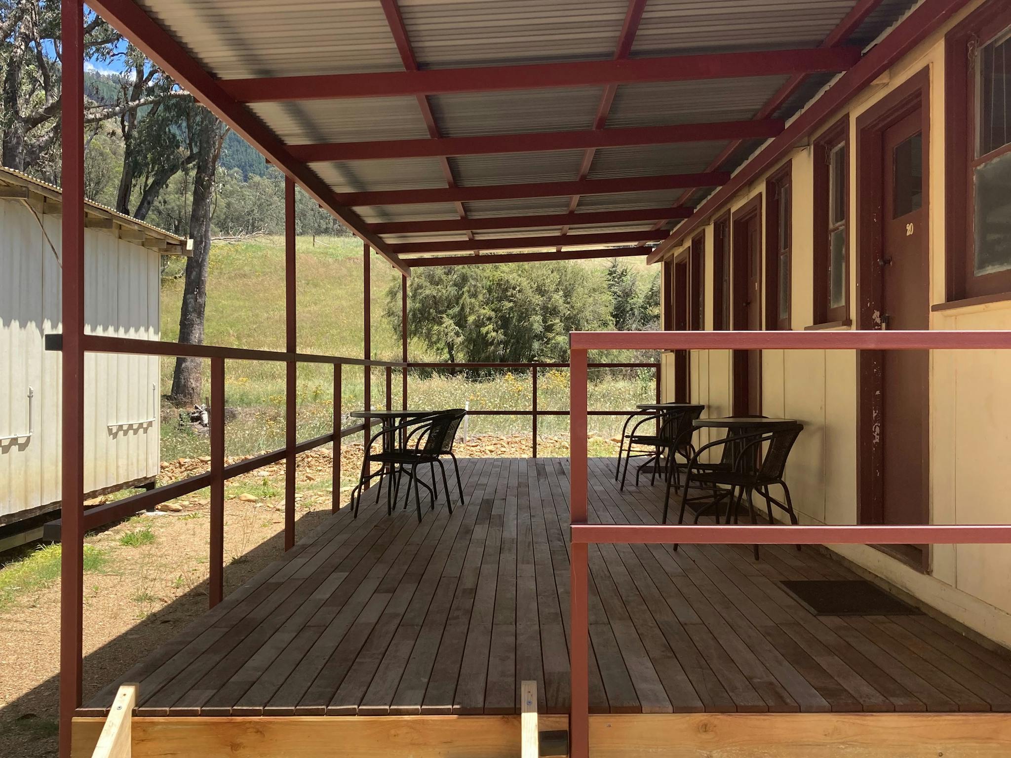 Bright Cabin and Caravan Park - Camp Crusty - Twin Cabin Deck