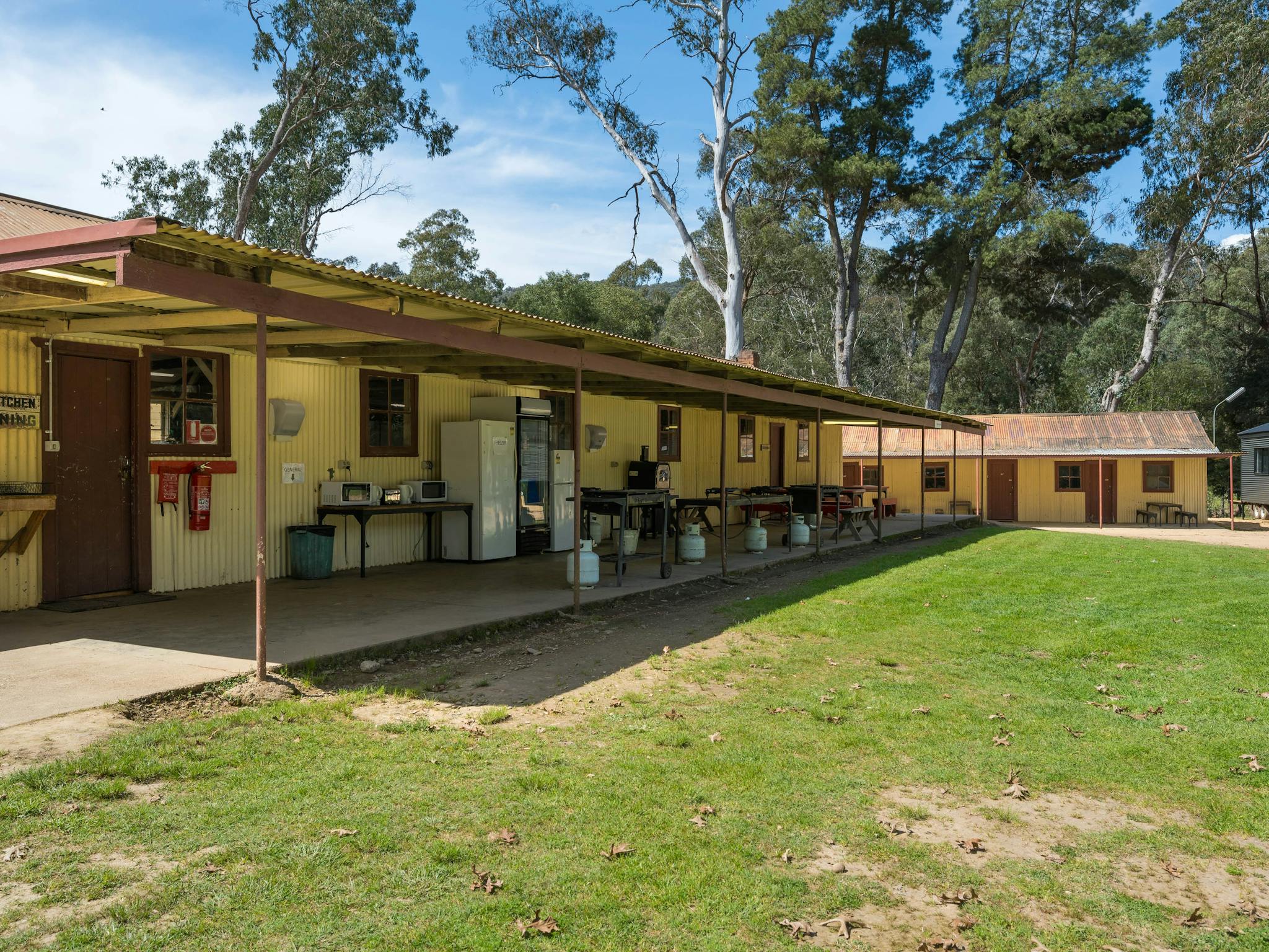 Bright Cabin and Caravan Park Camp Kitchen