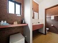 Snowline Hotel Bathroom