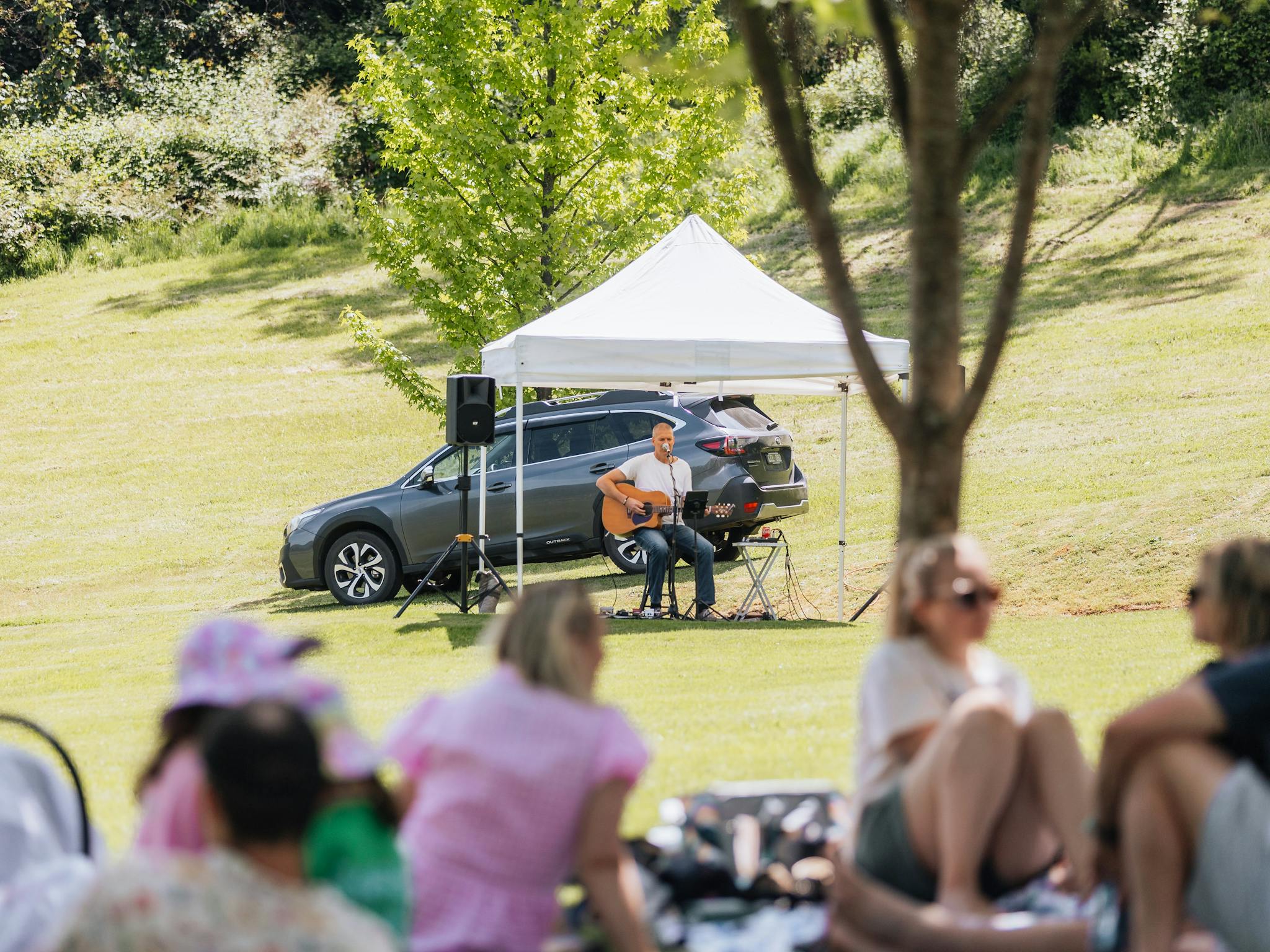 Live music on the lawn at RInger Reef