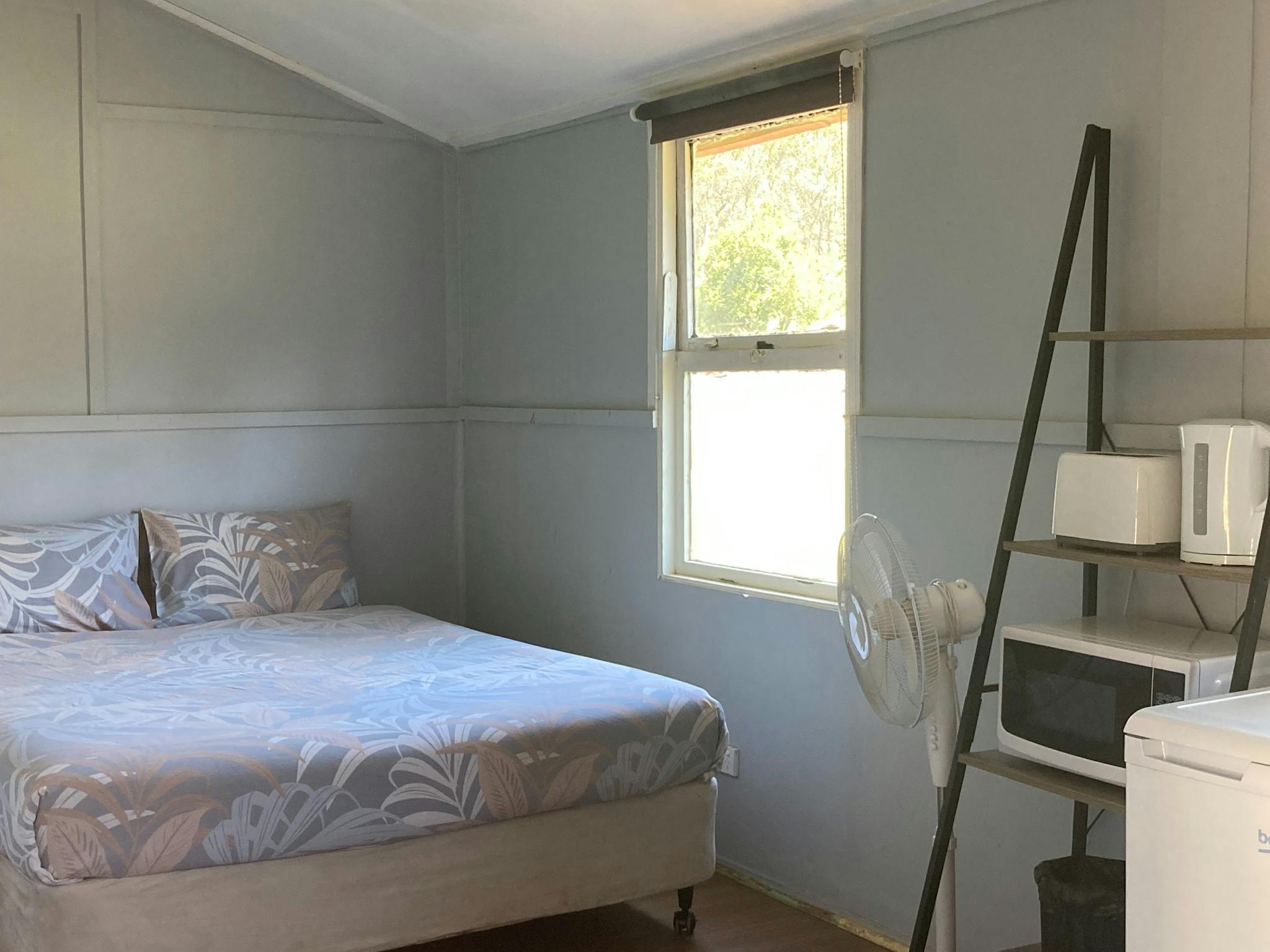 Bright Cabin and Caravan Park - Camp Crusty - Queen exterior