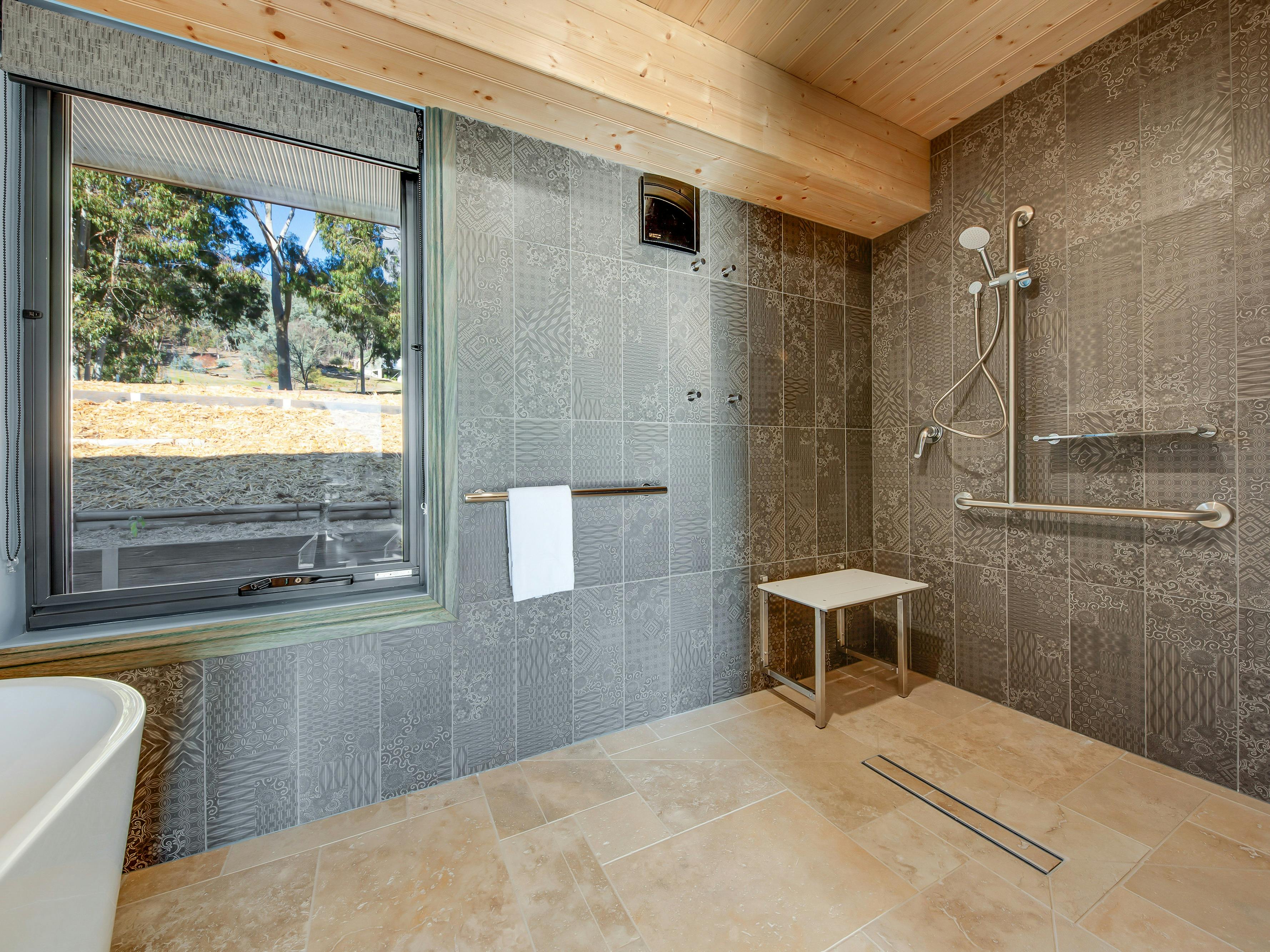 Snug 2 Roll in shower