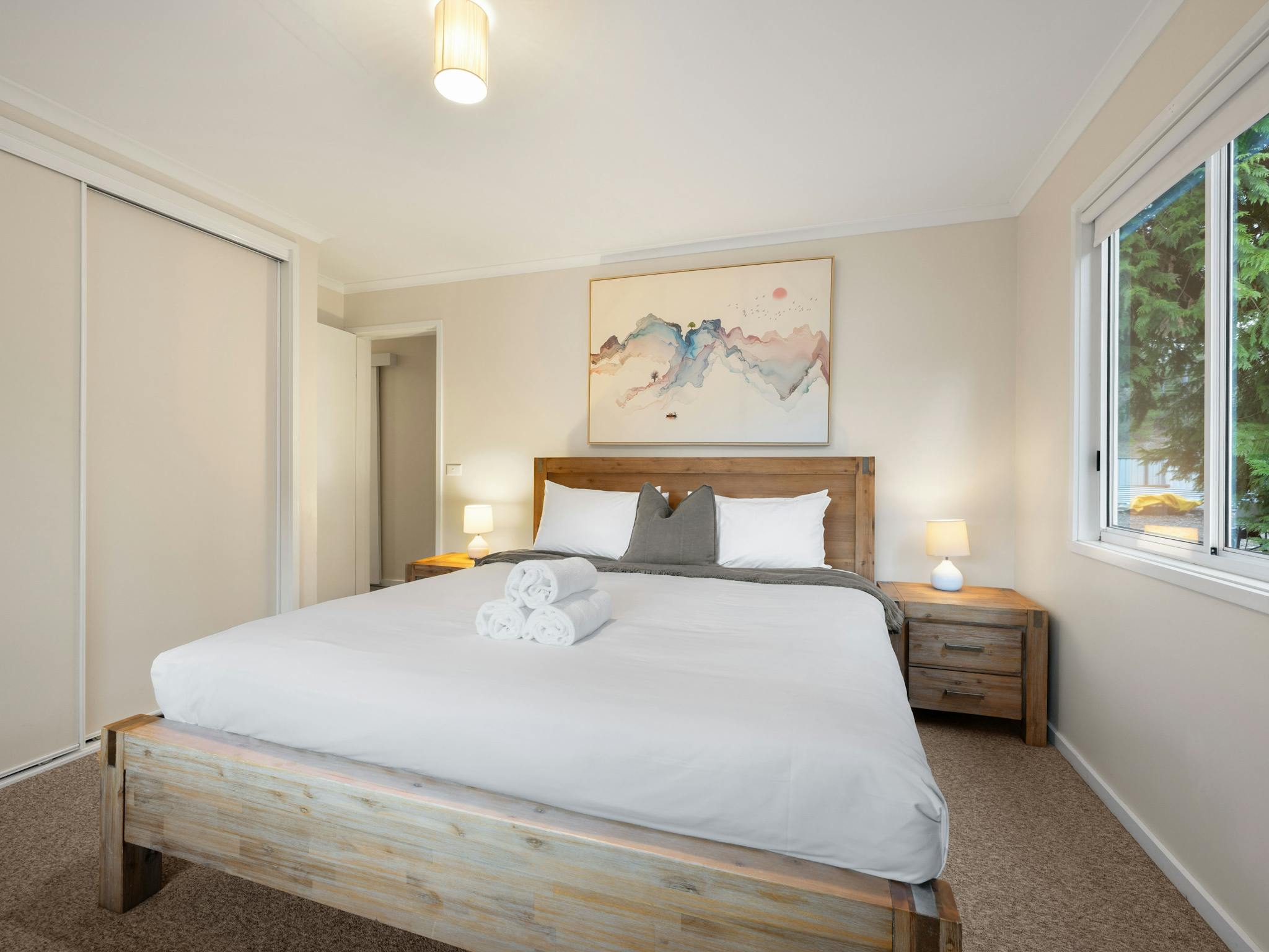 Main Bedroom with Queen bed.