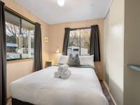 Main bedroom with Queen bed.