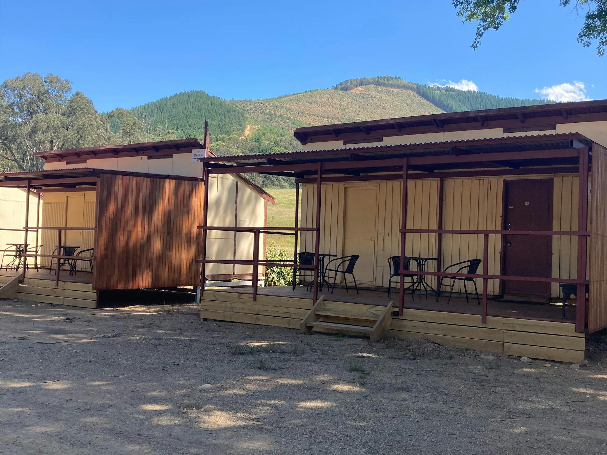 Bright Cabin and Caravan Park - Camp Crusty - Queen exterior