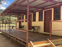Bright Cabin and Caravan Park - Camp Crusty - Twin Cabin Deck