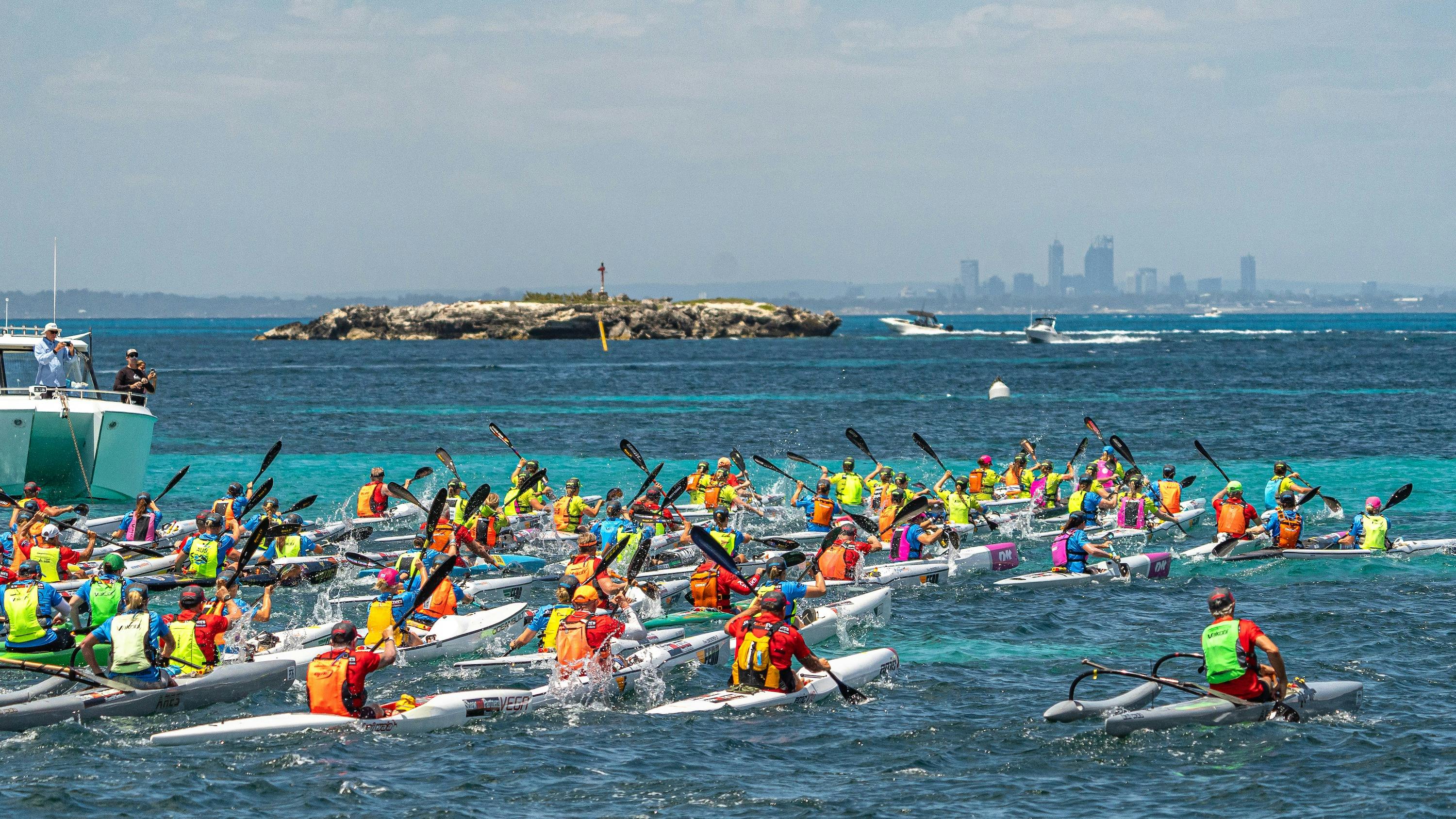 Paddlers leaving Rottnest Island for Sorrento