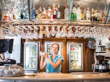 Bar-Tender-Port-Douglas