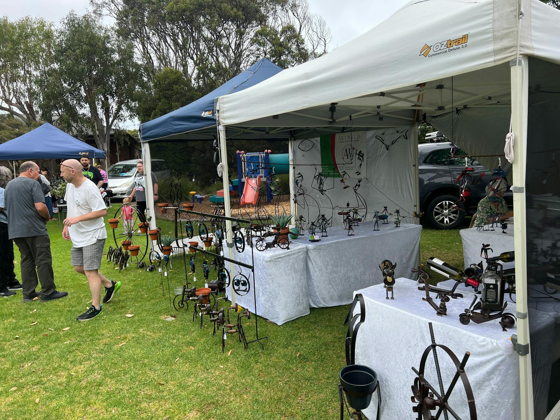 Beautiful Port Elliot market with fresh produce, unique crafts, and a welcoming community.