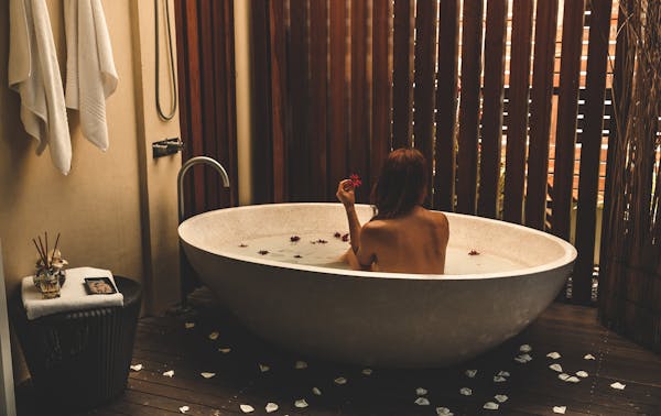 Relaxing bath at View Spa Pullman Cairns International
