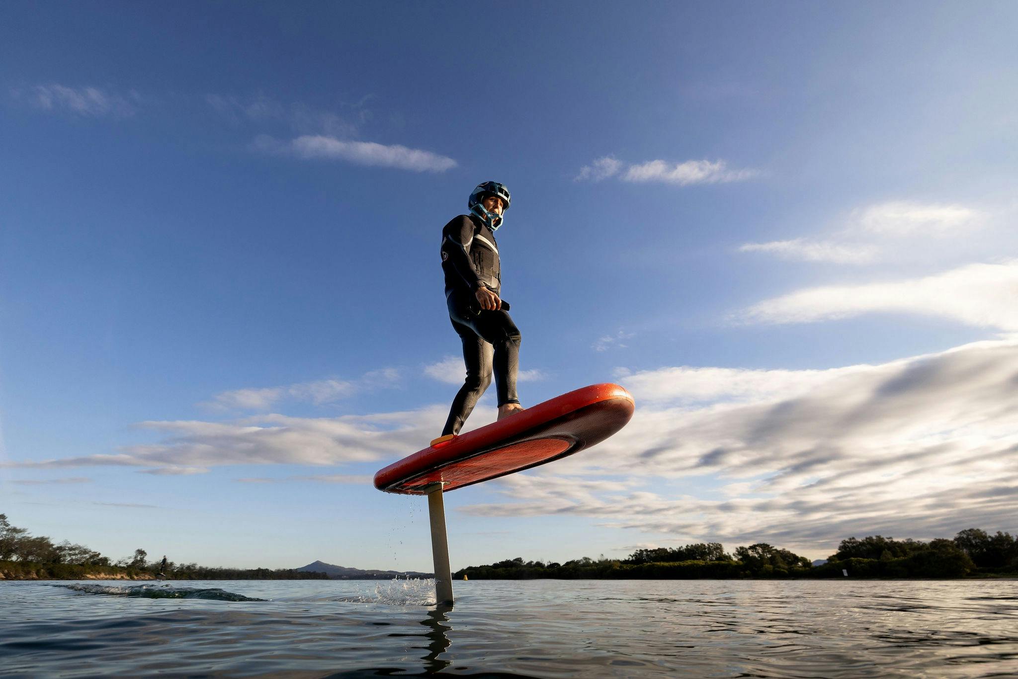 撫平河流或海洋 感覺就像在飛行 電池供電。  輕鬆與朋友或家人一起學習