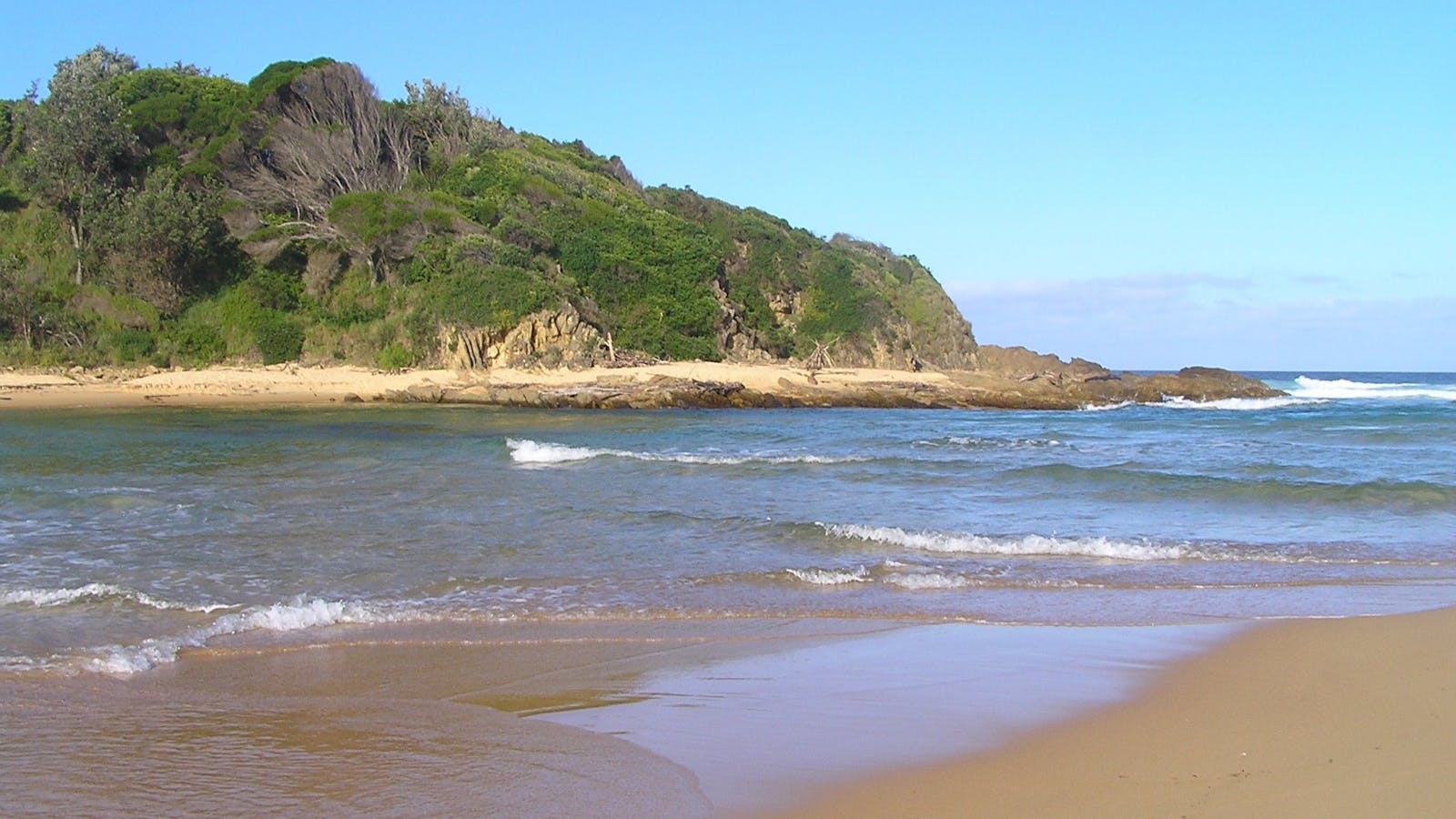 Cuttagee Beach and Lake