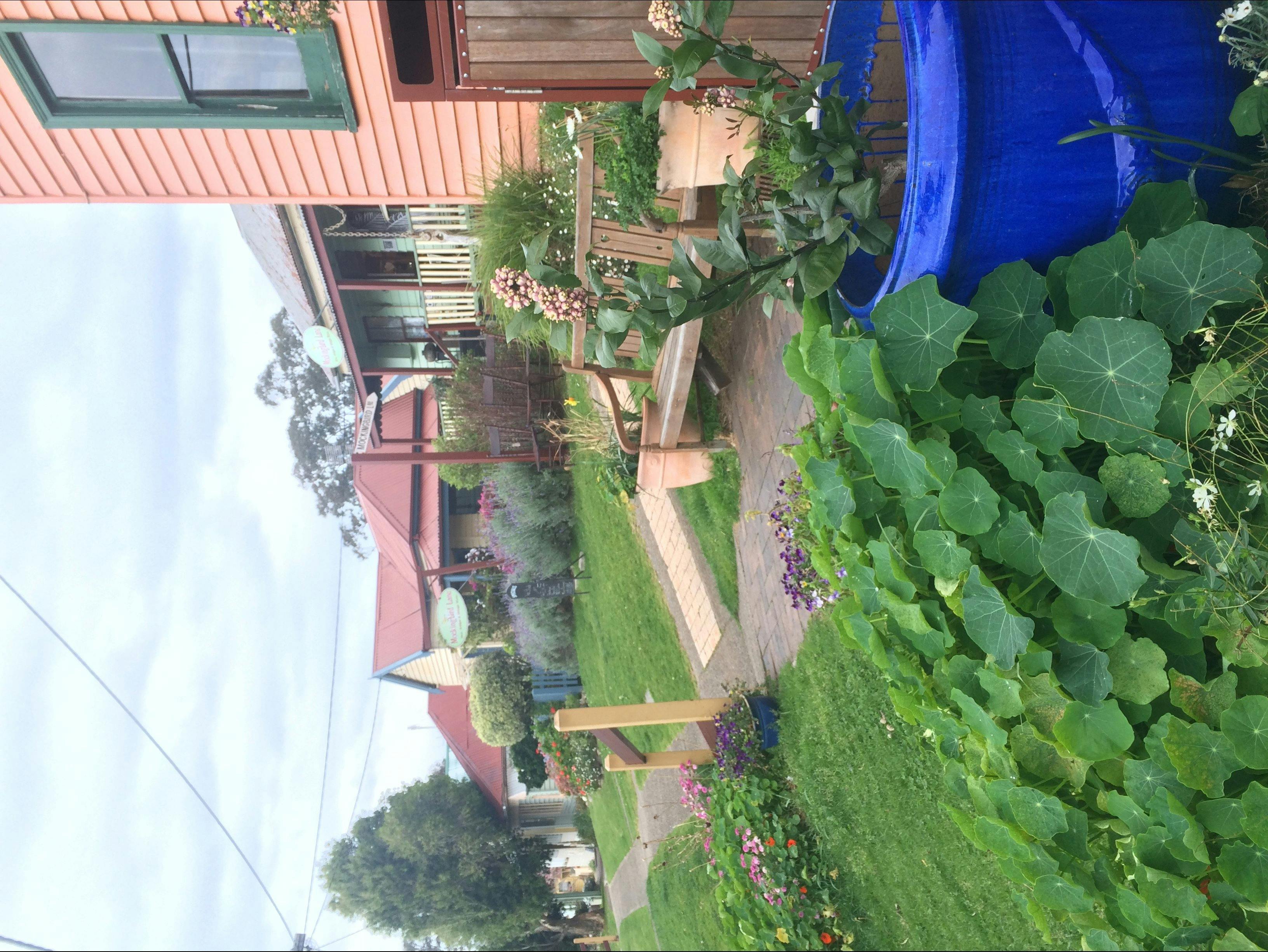 1800年代の村に登録されているこの楽しい遺産のウォーキングツアーに参加してください