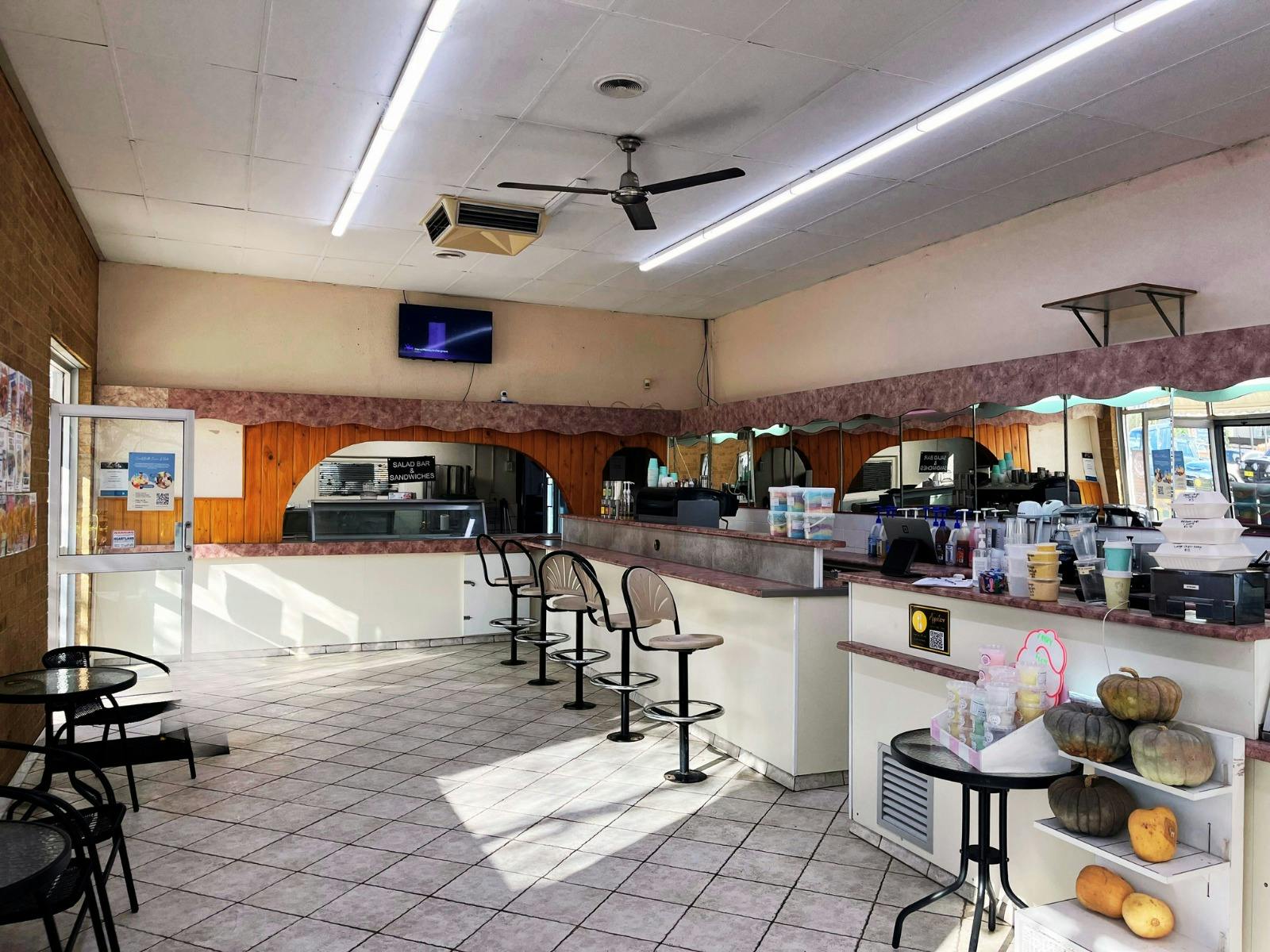 파크스 테이크어웨이 내부 식사 공간