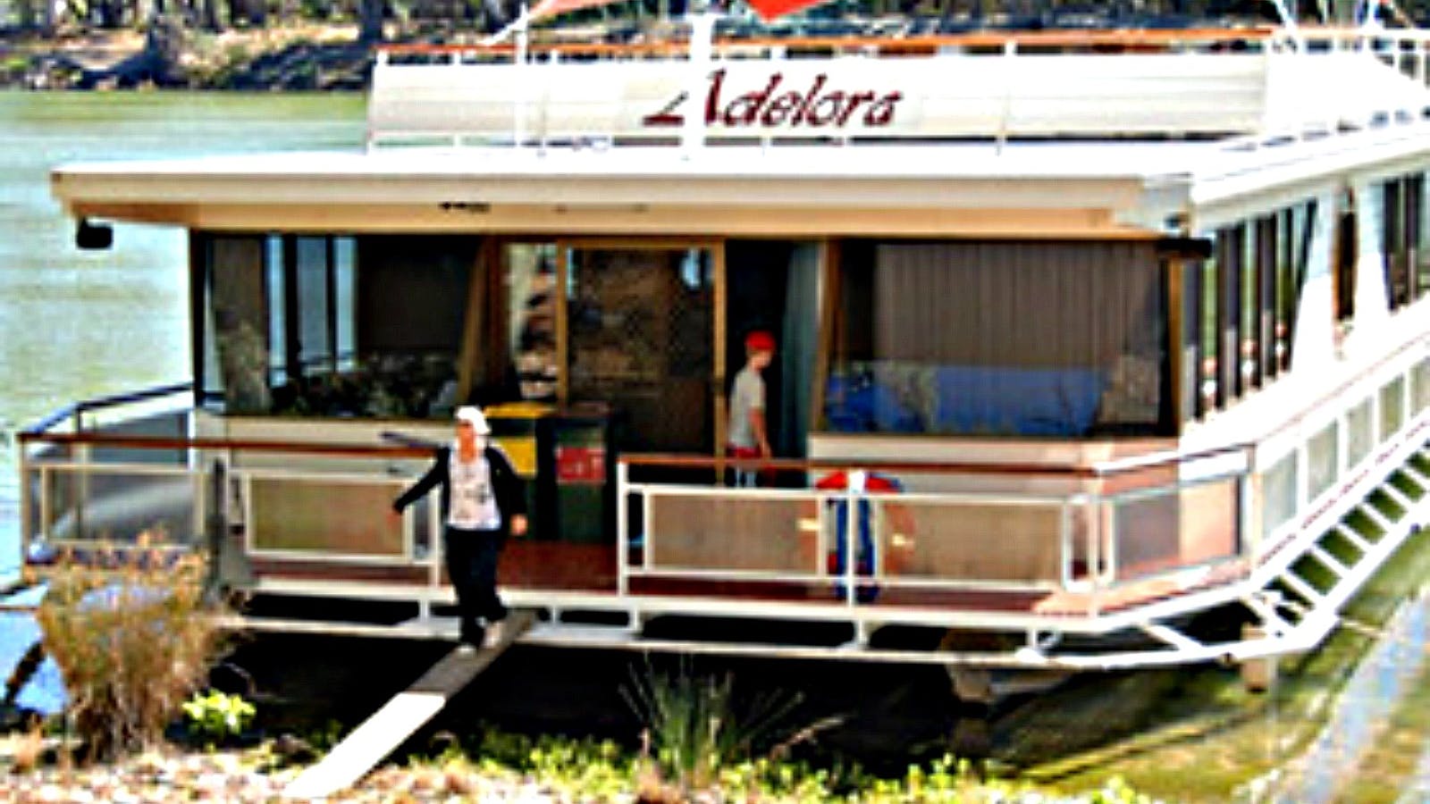 Adelora Houseboats