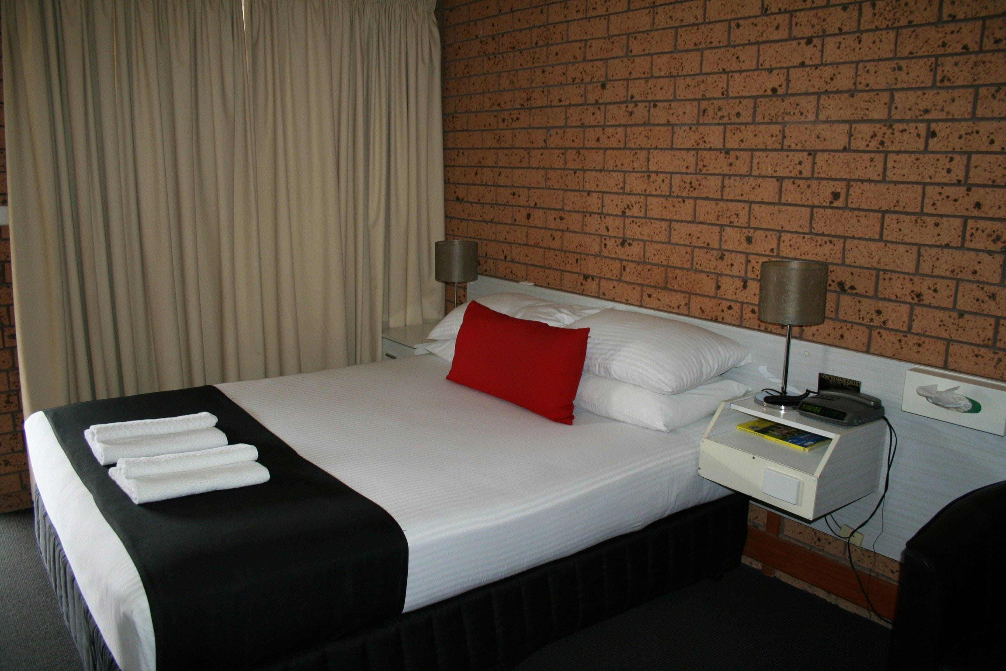 Golden Harvest Motor Inn