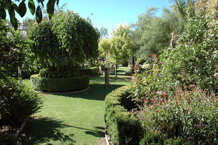 Camelot Garden Stroll (1)