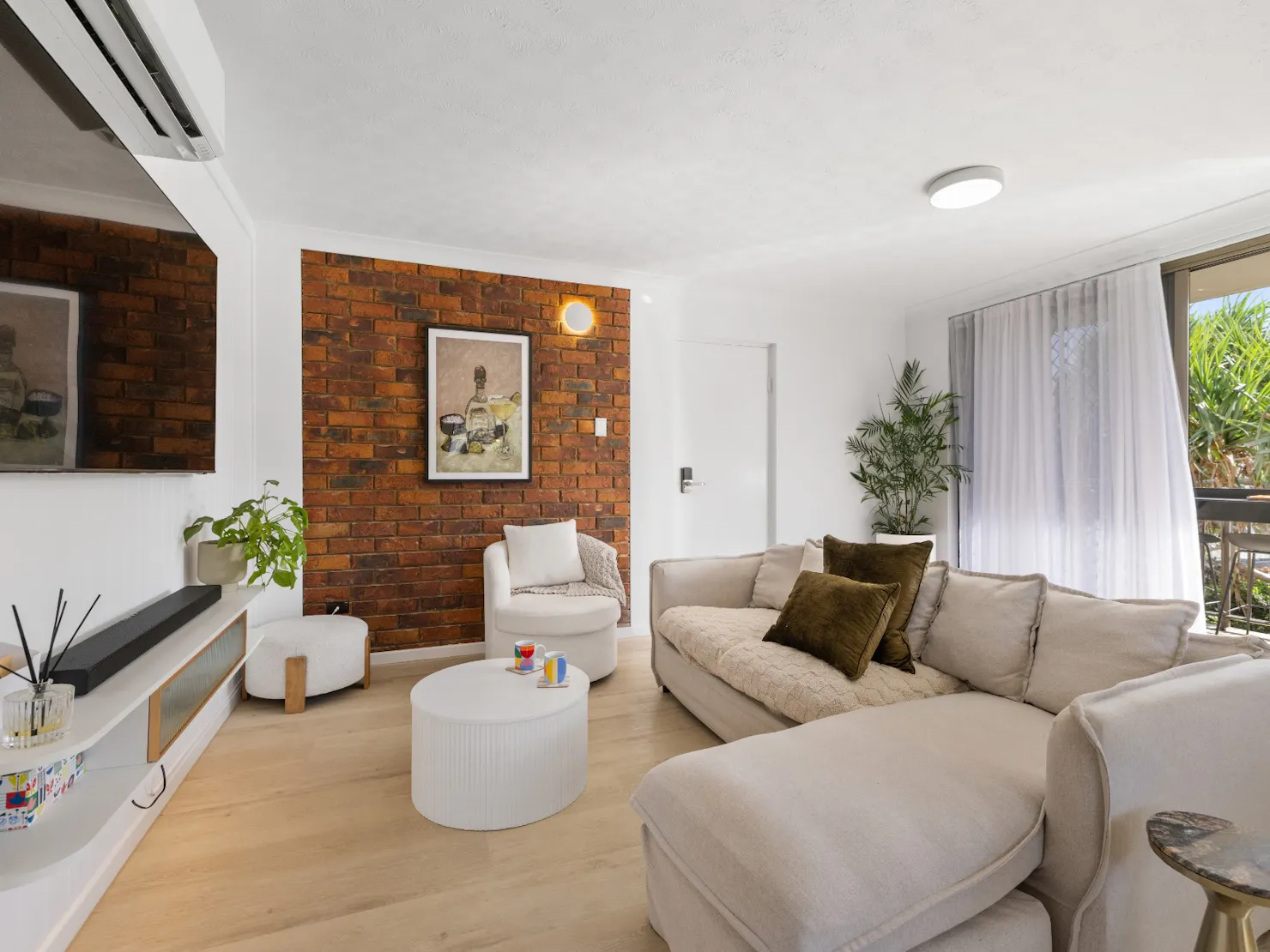 Open-plan living area with balcony access, Air-conditioning and Smart TV