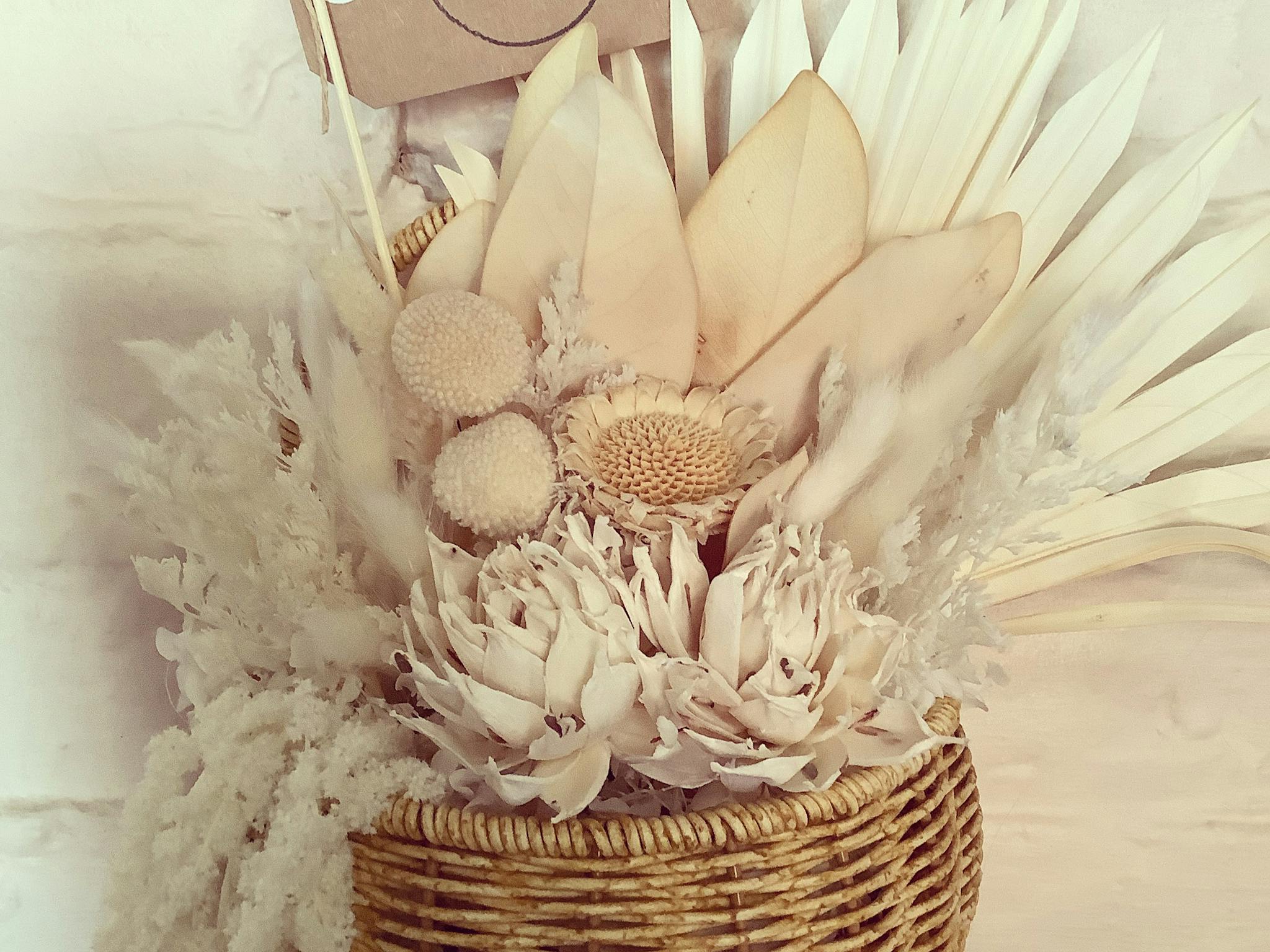 Dried flowers to suit your decor. Can be custom made in your choice of colour.
