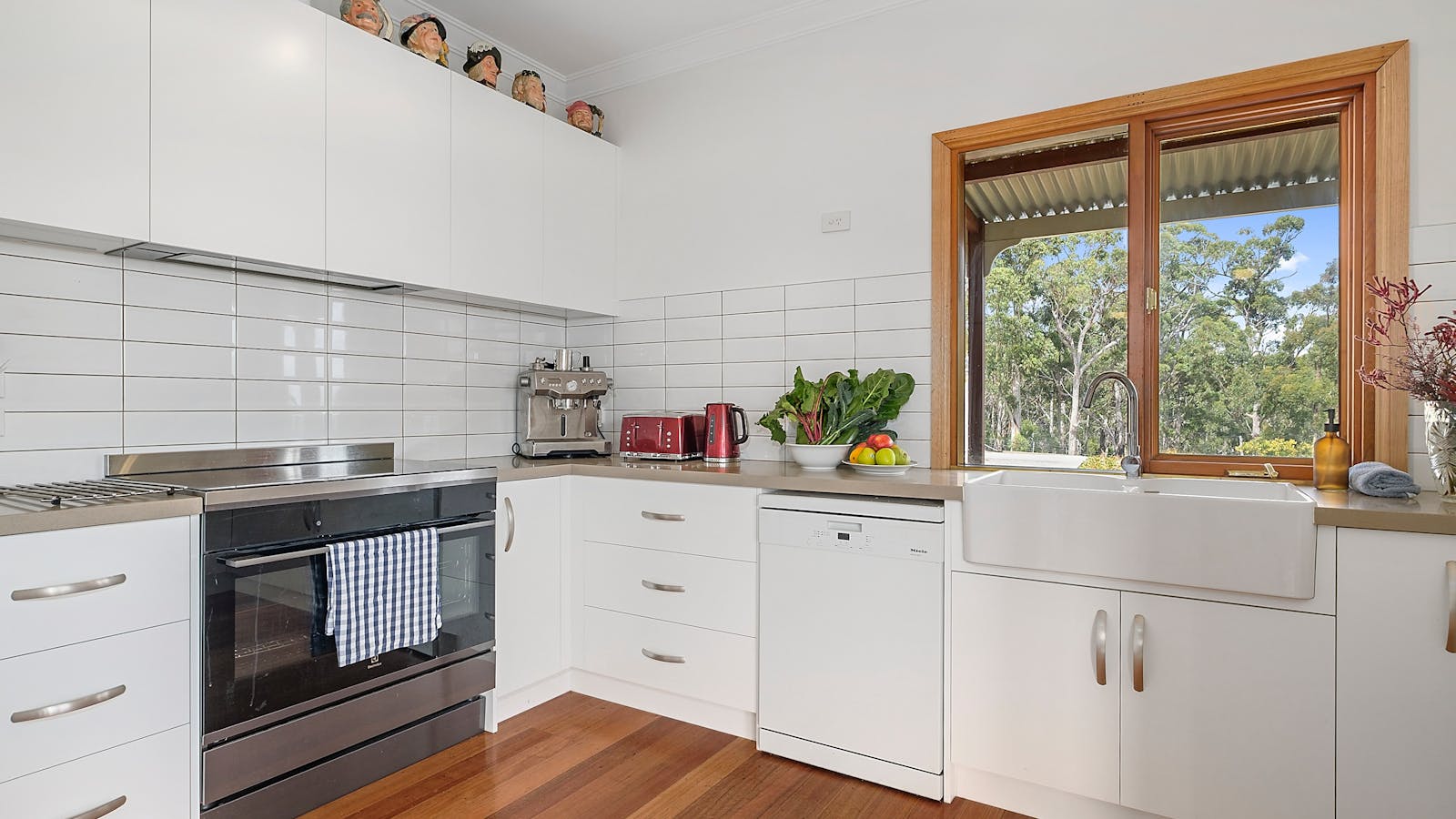 Manfield Country Bruny Island- Kitchen
