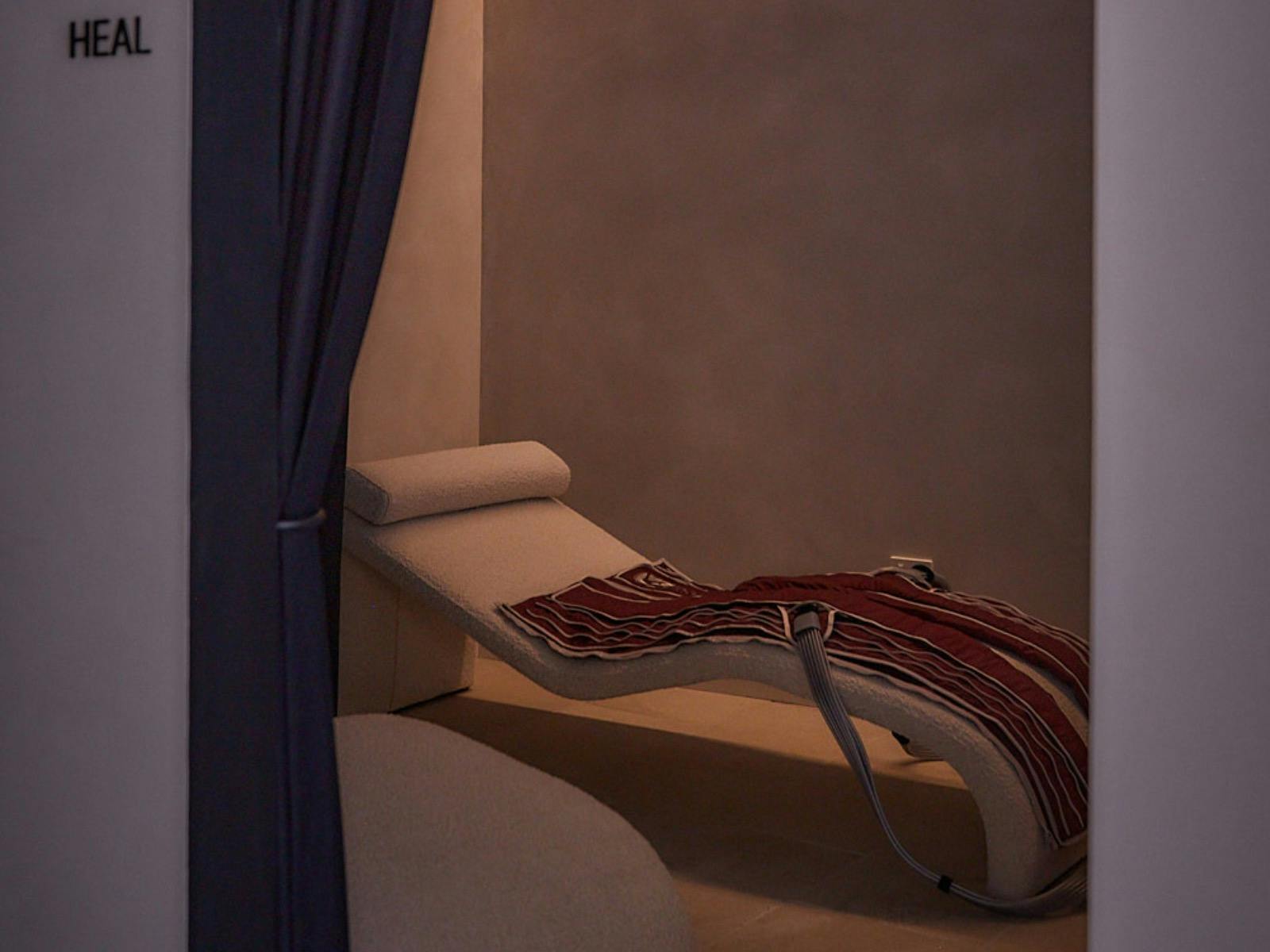 Picture of chaise lounge with lymphatic massage suit laid on top of it