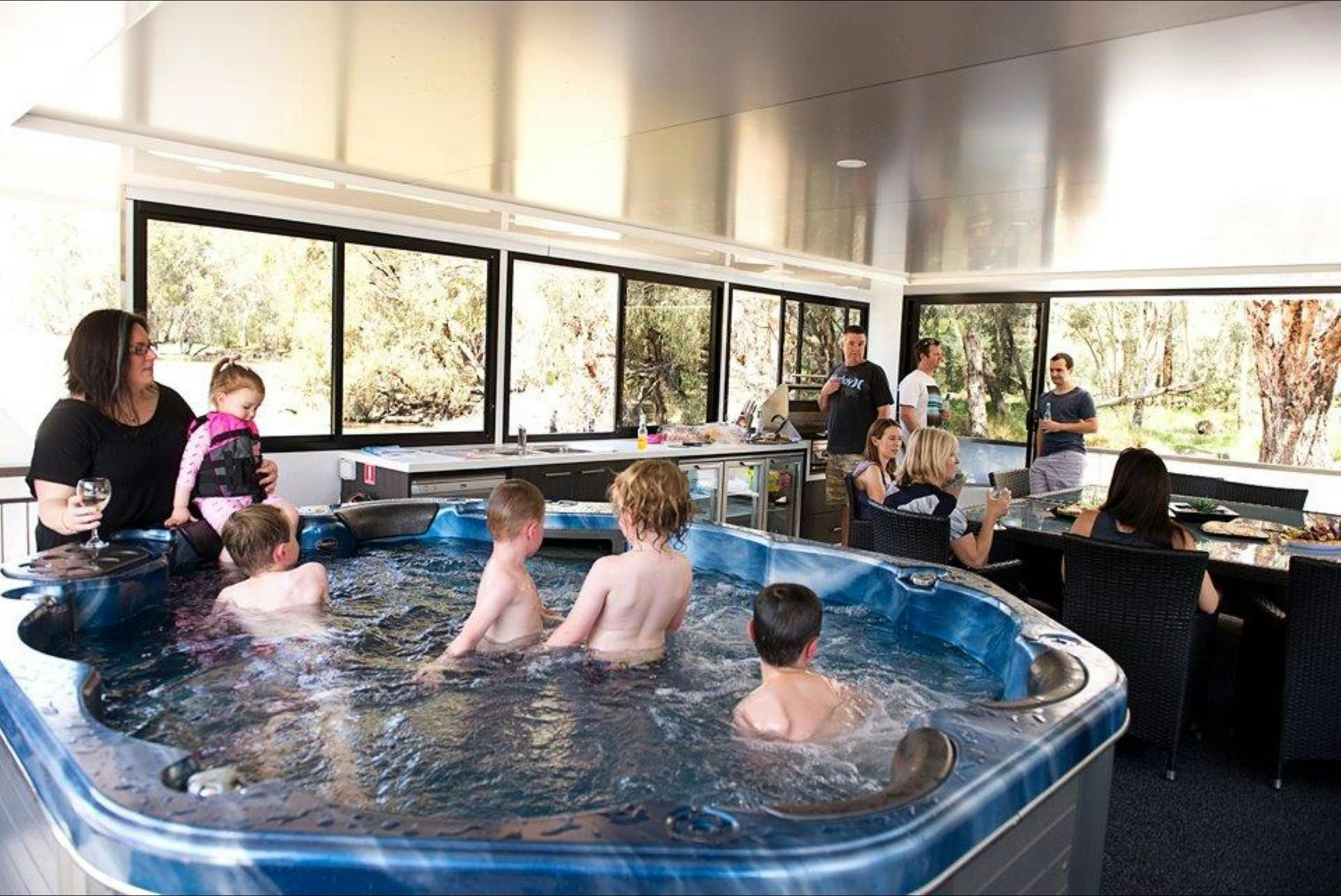 Magic Murray Houseboats Spa