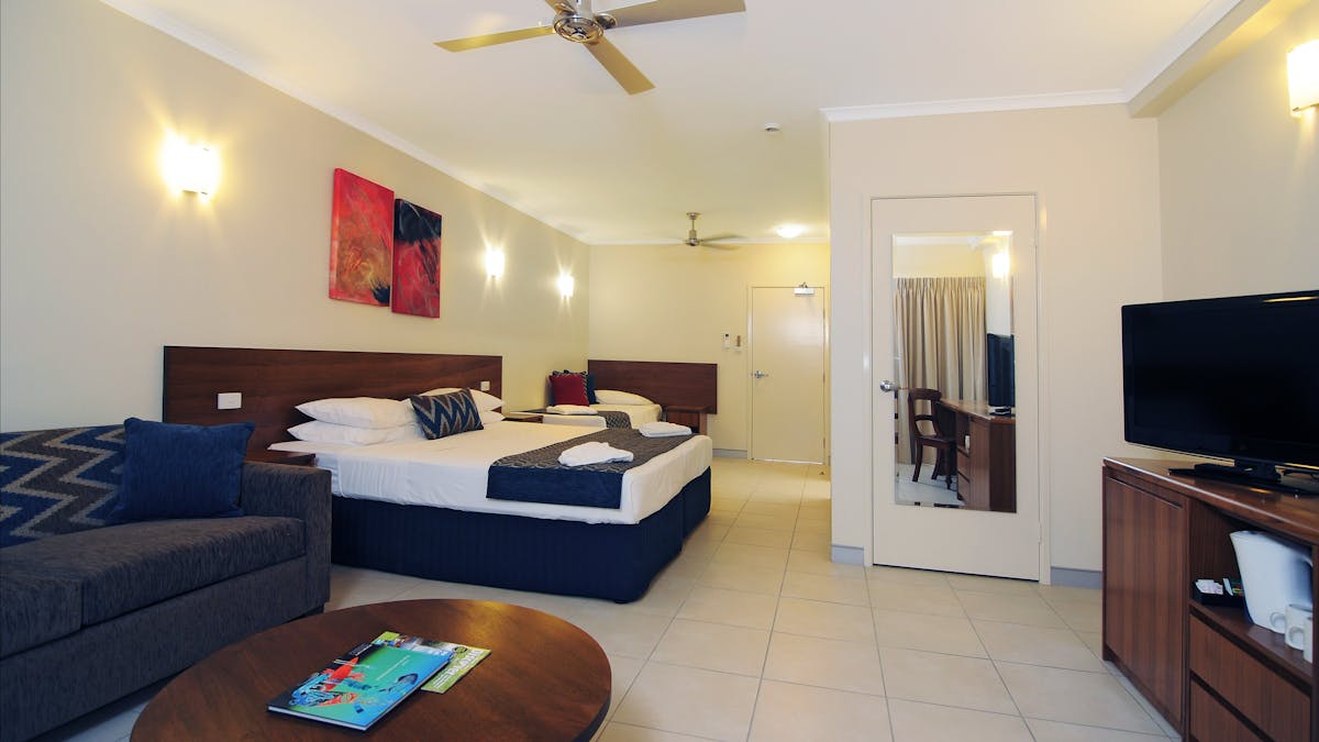 Cairns Queenslander Hotel and Apartments