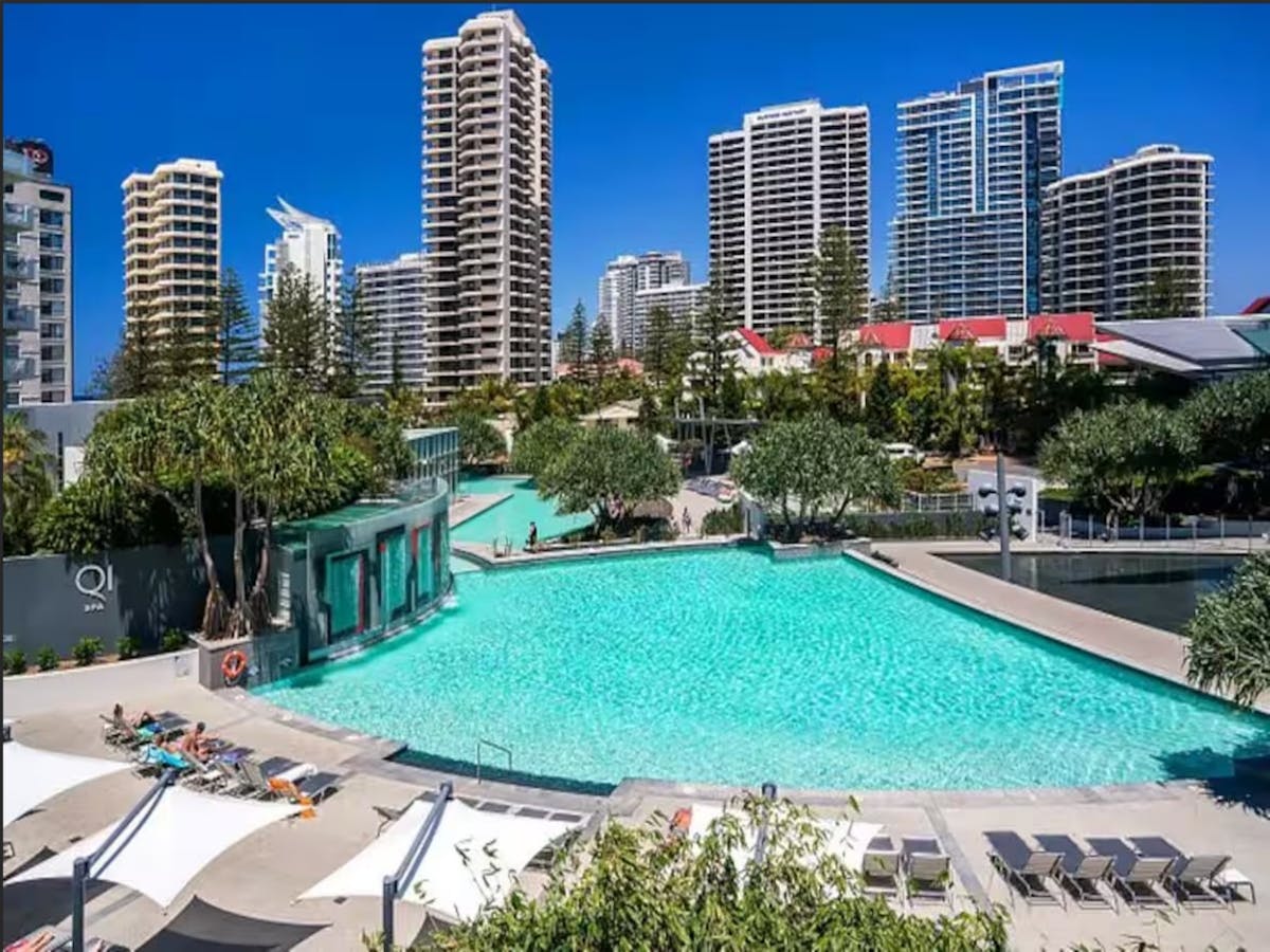 Dive into pararesort-style pool is your perfect escape.