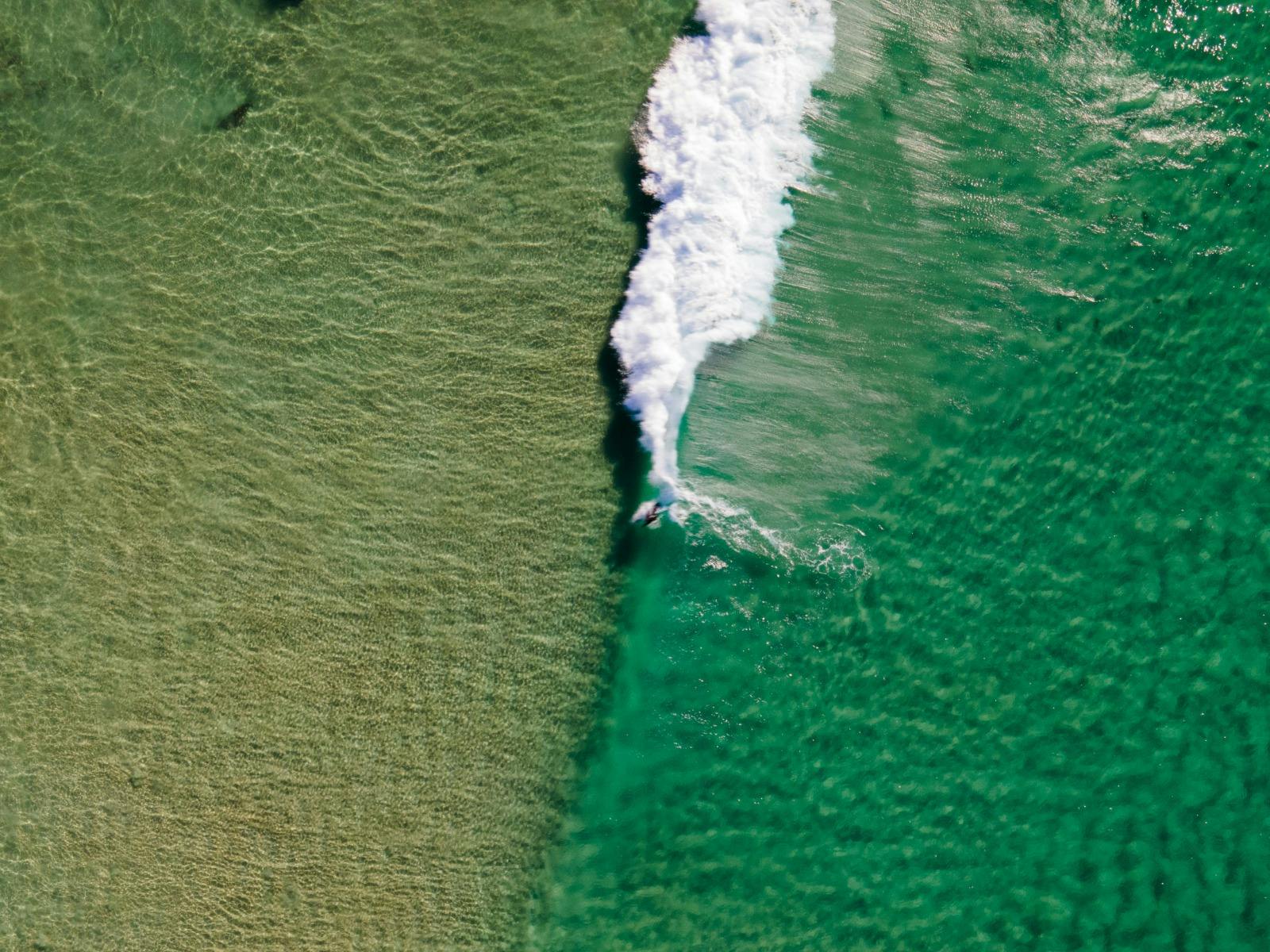 Surfing perfect waves Nambucca Coast
