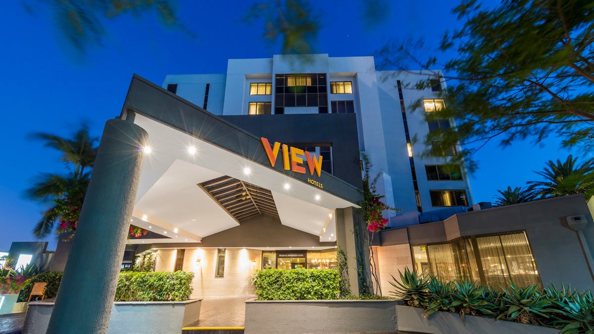 Brisbane Riverview Hotel at night