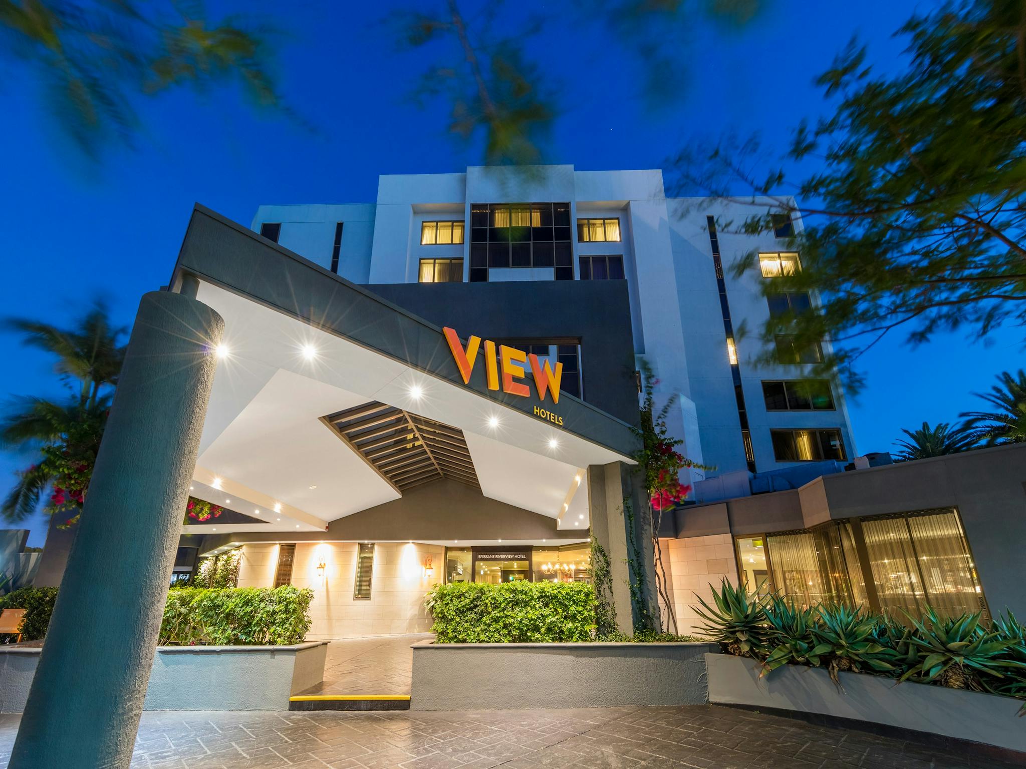 Brisbane Riverview Hotel at night Brisbane Riverview Hotel at night