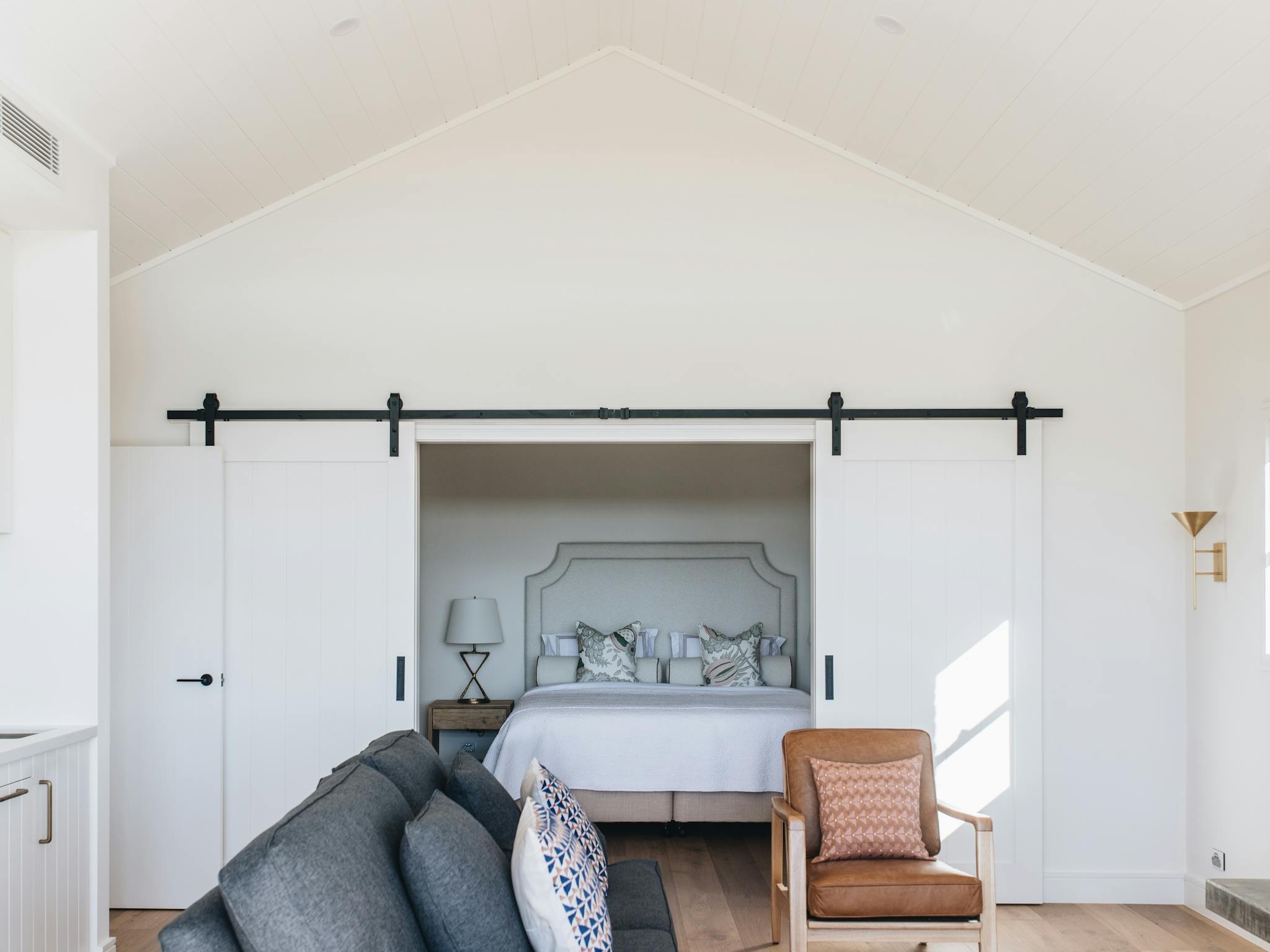 villa bedroom