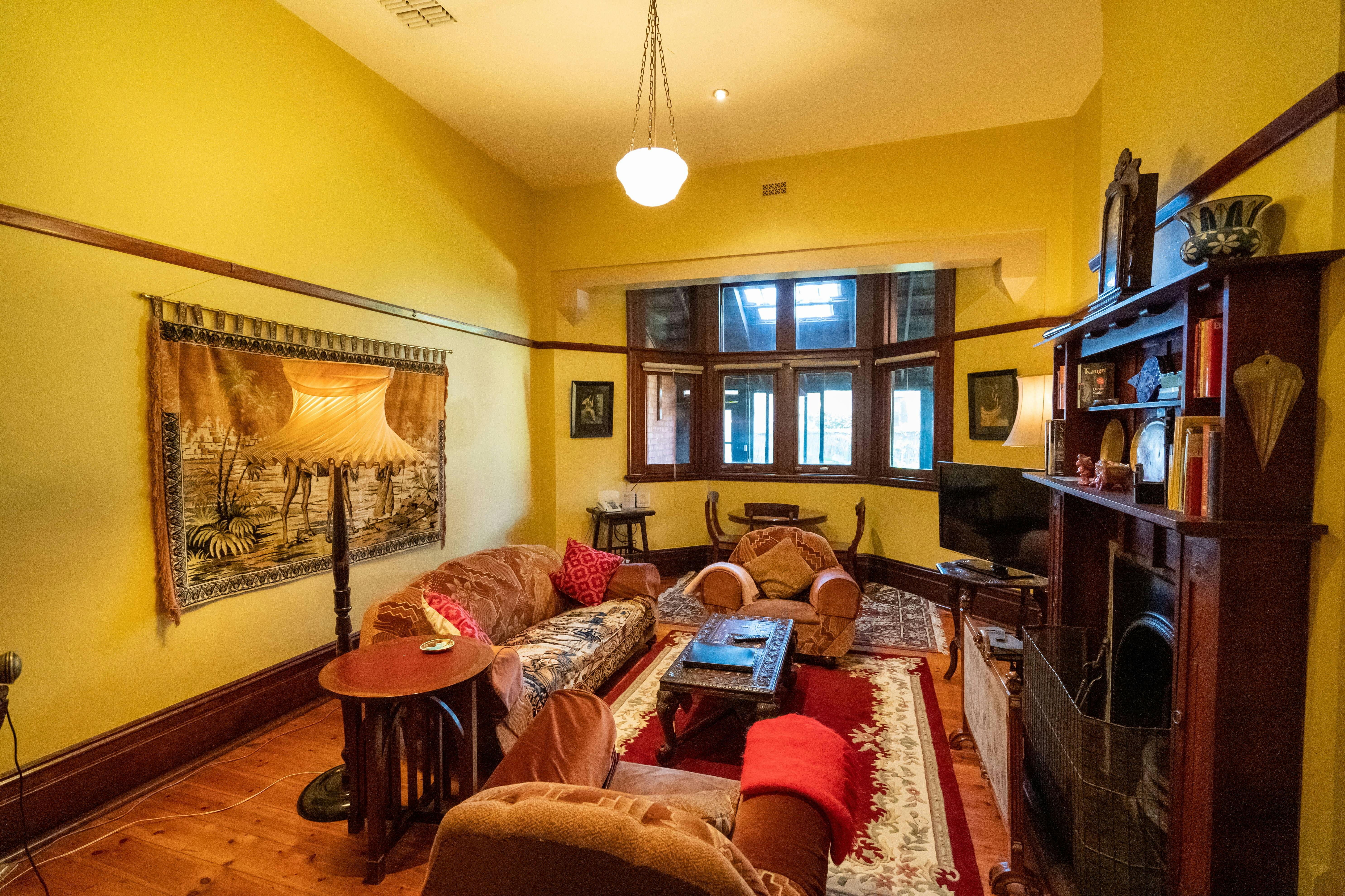 Buxton Manor - Butlers Apartment Slider Image 4