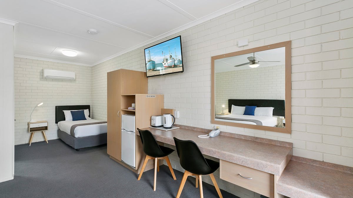 Tea and coffee making facilities, including microwave, toaster and crockery in all rooms.