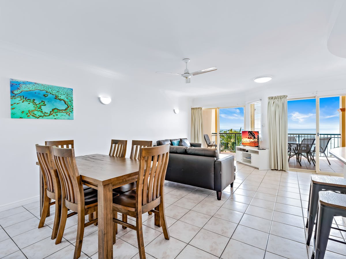 Dining/living room