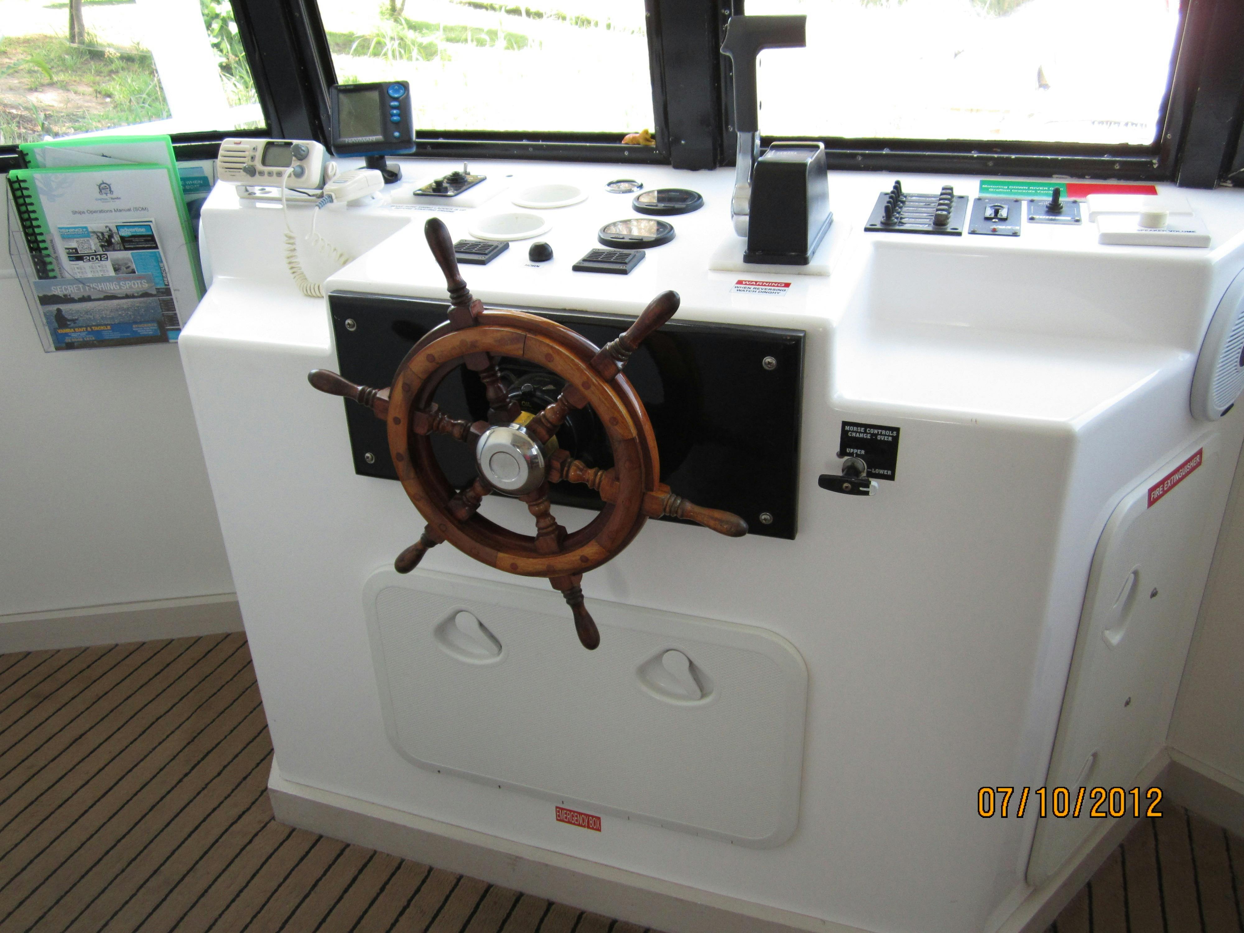 Always Playin 12 berth downstairs 조타수