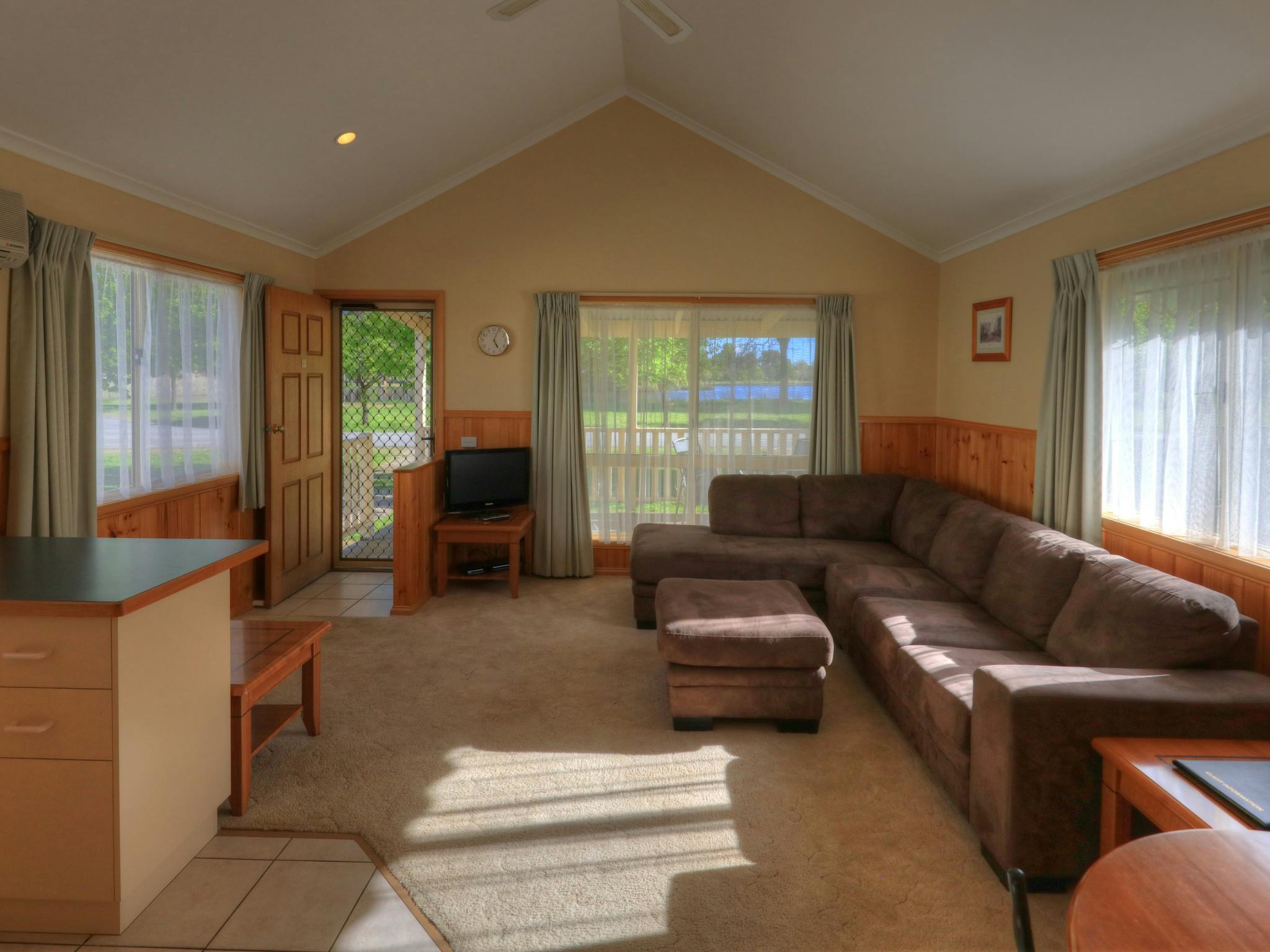 cabin five lounge