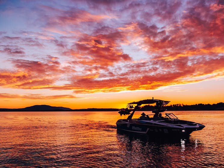 Lake Hume sunset