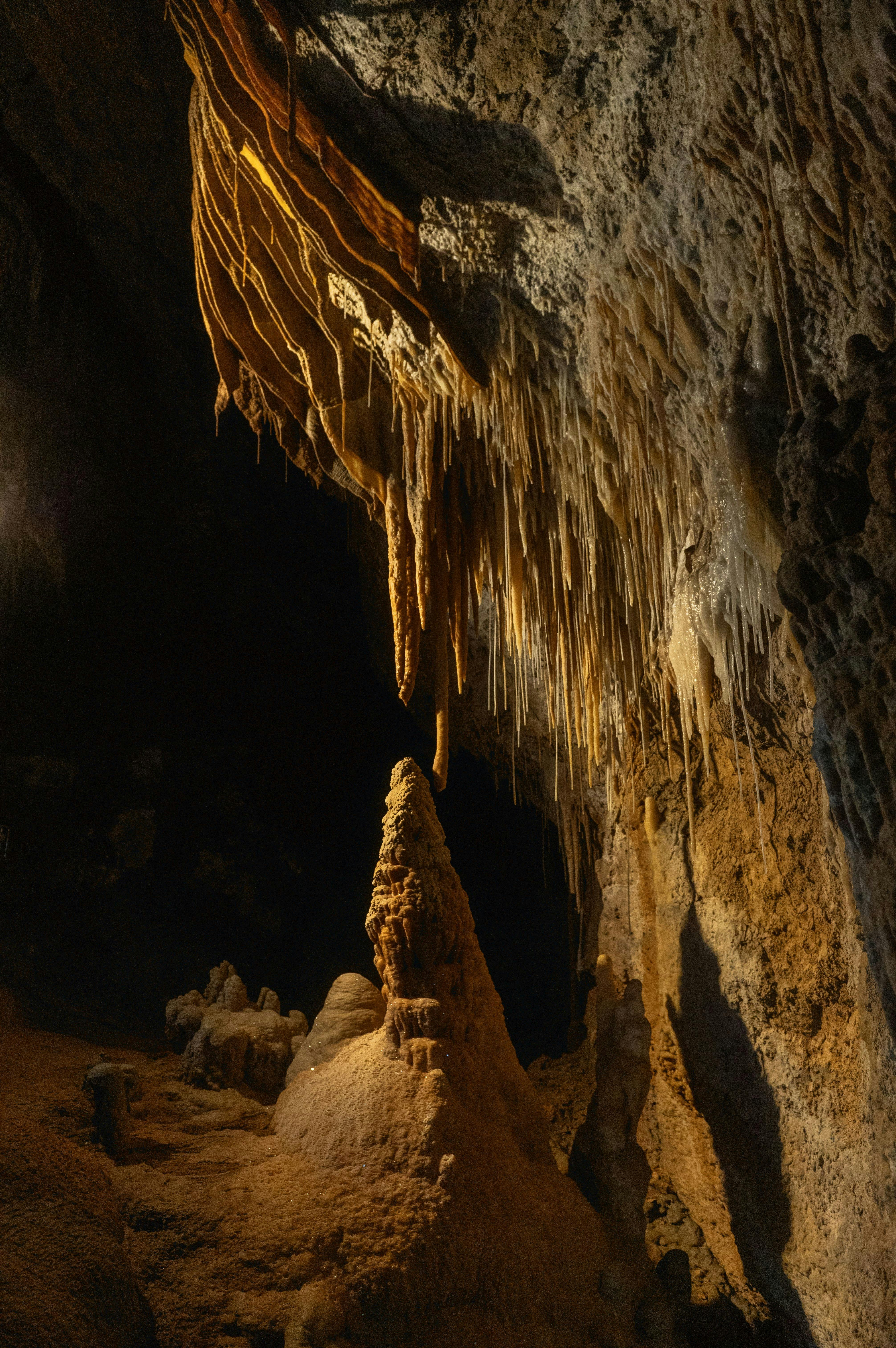 Stalagmite and stalactite cave formations