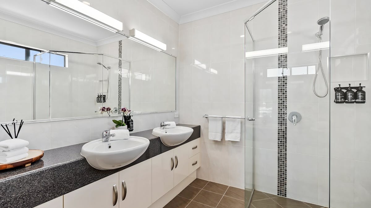 Ensuite Bathroom Main Bedroom