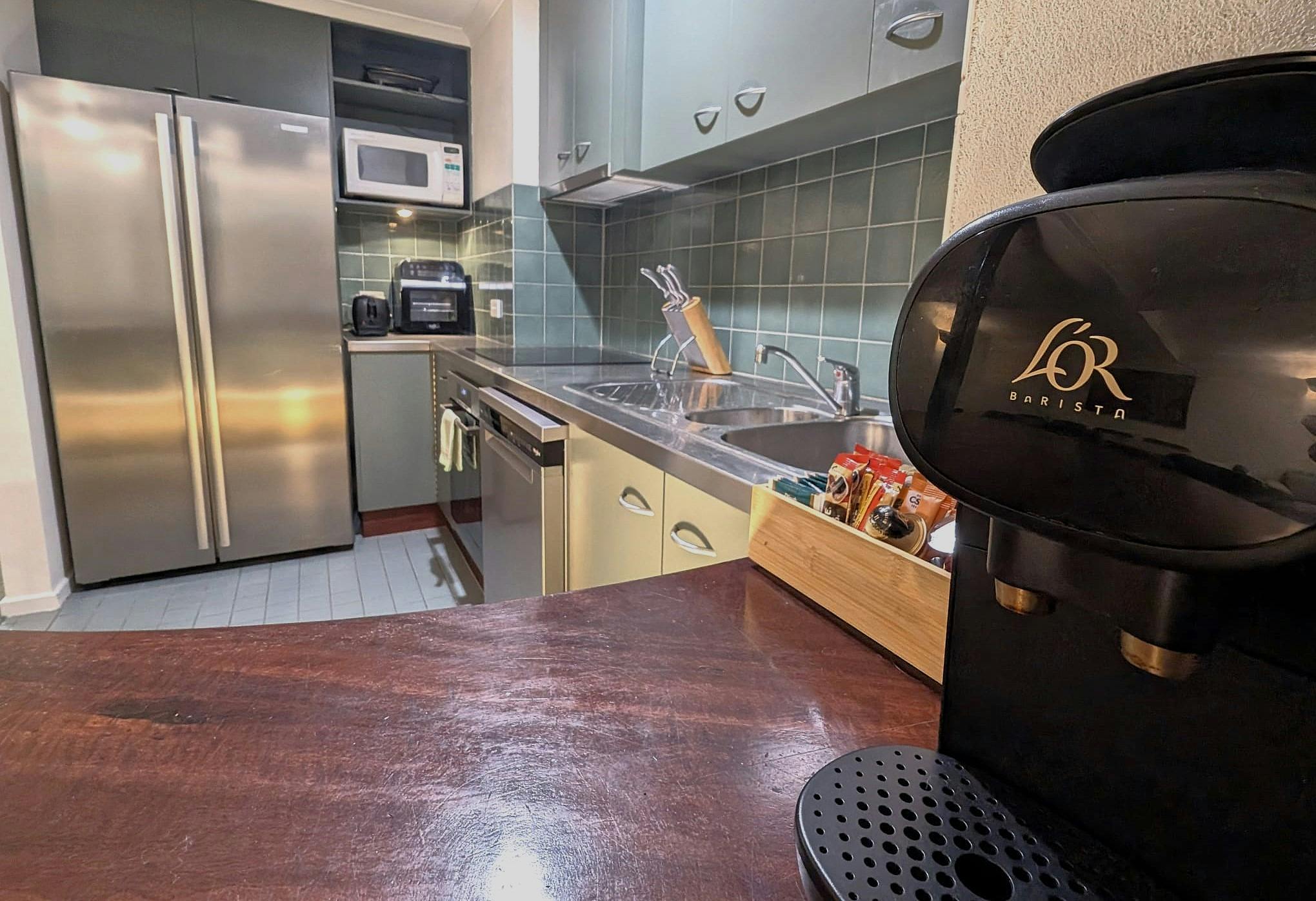 Kitchen with range of kitchen amenities