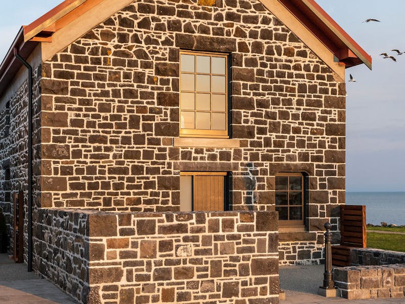 Bond Store Stanley absolute waterfront location, two modern apartments in a historic stone warehouse