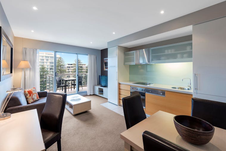 Oaks Glenelg Plaza Pier Suites, ONE BEDROOM APARTMENT Adelaide,...