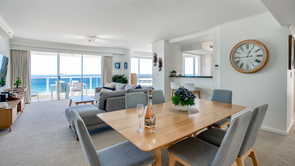 Dining and lounge area